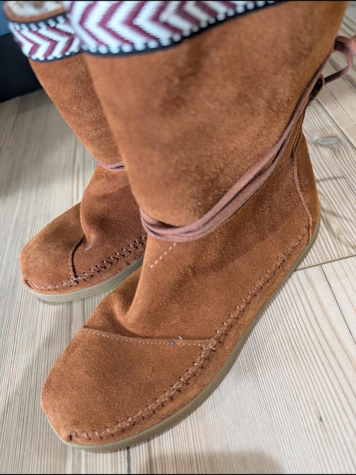 Toms Toms Suede Moccasin Boots in Rust Orange with Trim Size US 7.5 / IT 37.5 - 5 Thumbnail