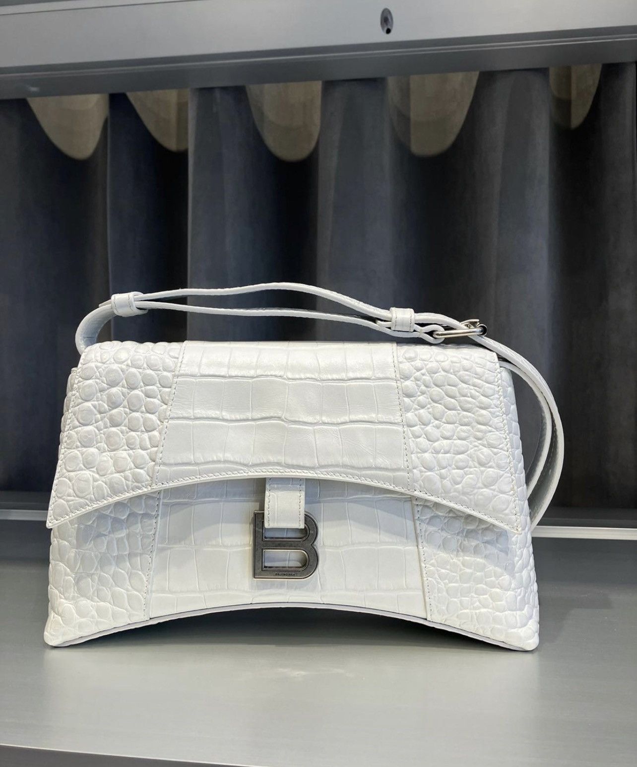 Balenciaga 🔥$2.2K VALUE🔥 Balenciaga Leather Downtown XS Shoulder Bag Size ONE SIZE - 1 Preview
