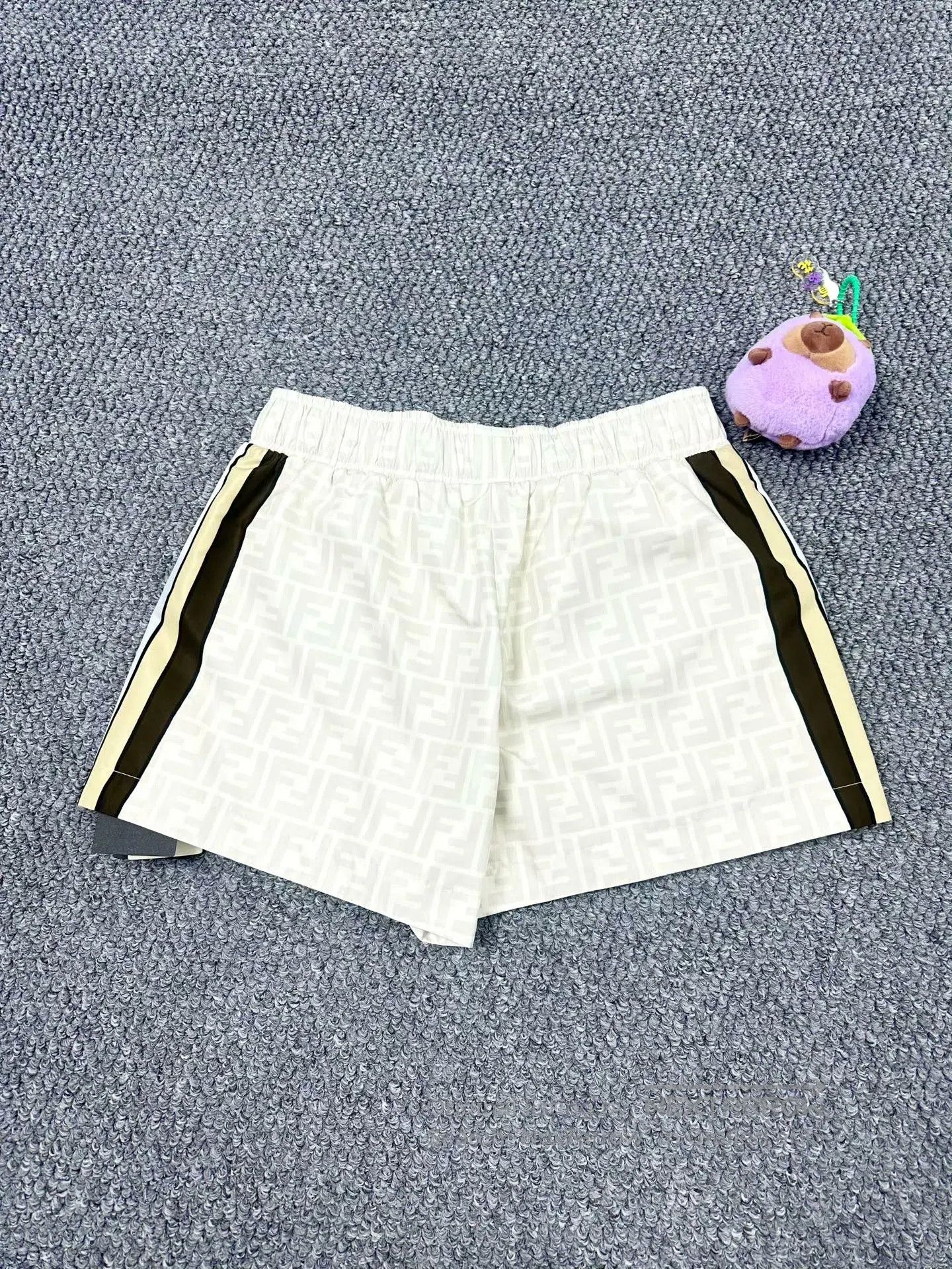 Fendi FENDI size S Ivory print logo double-sided shorts| Size US 27 - 2 Thumbnail
