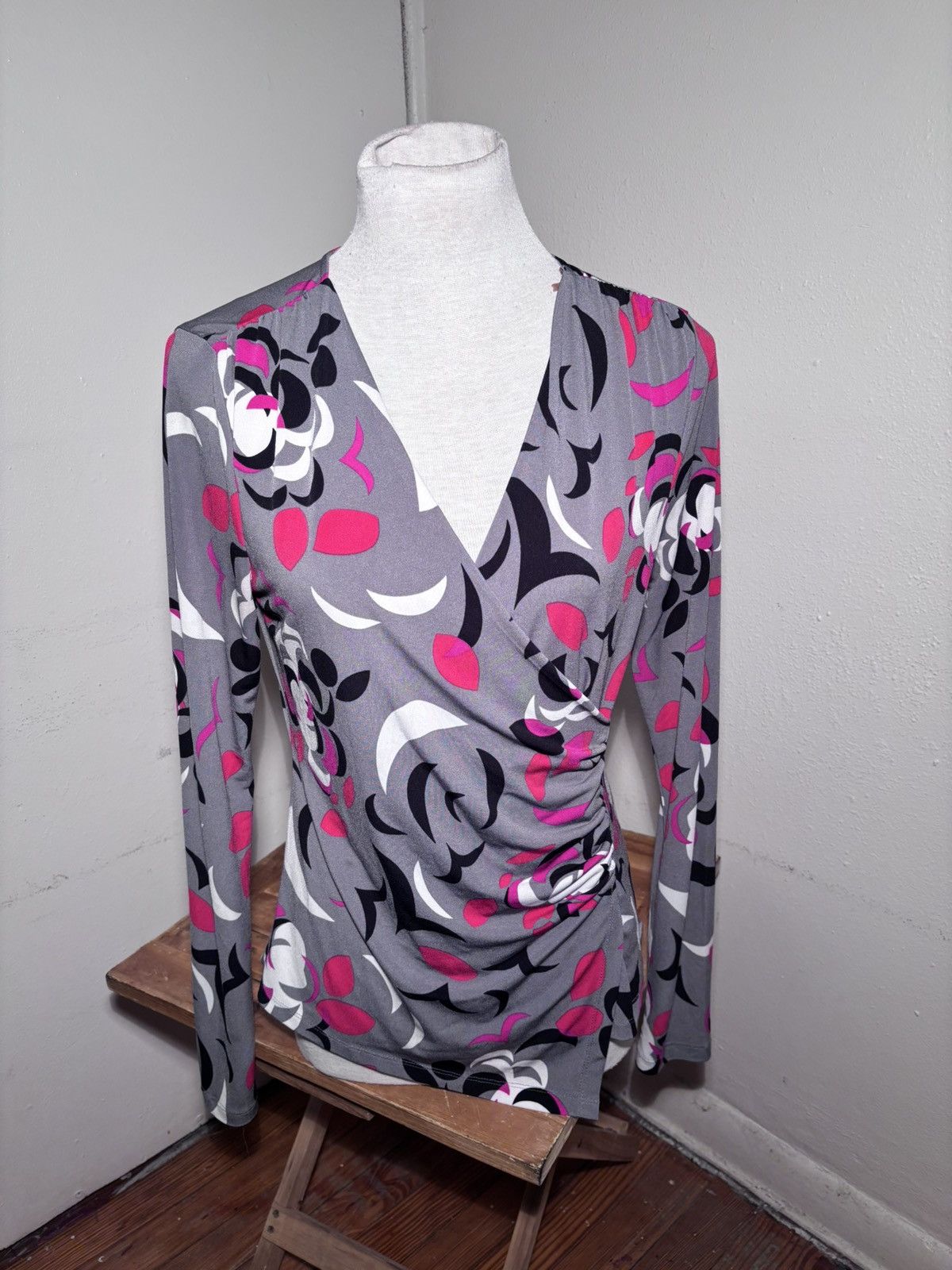 Kenneth Cole Kenneth Cole Printed Wrap Blouse Size S / US 4 / IT 40 - 2 Thumbnail