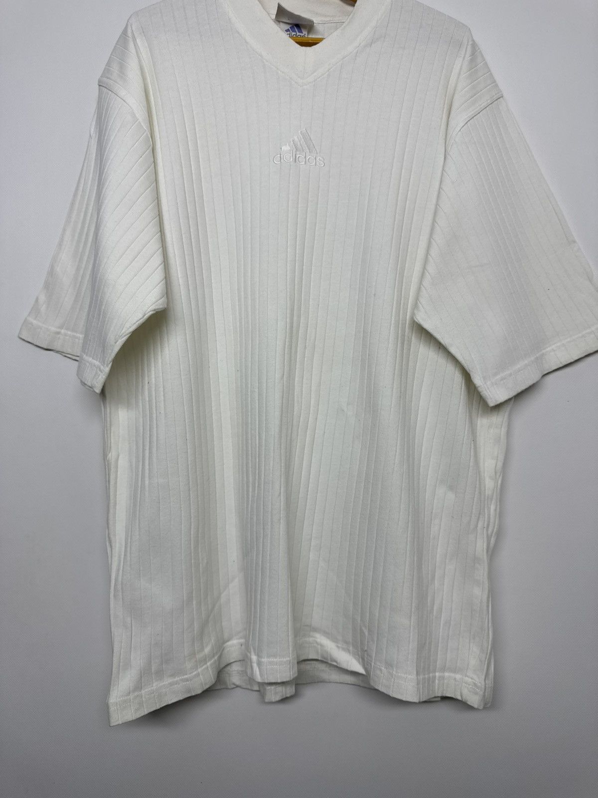 Adidas Vintage 90s Adidas v-neck ribbed T-Shirt logo in beige Size US M / EU 48-50 / 2 - 7 Thumbnail