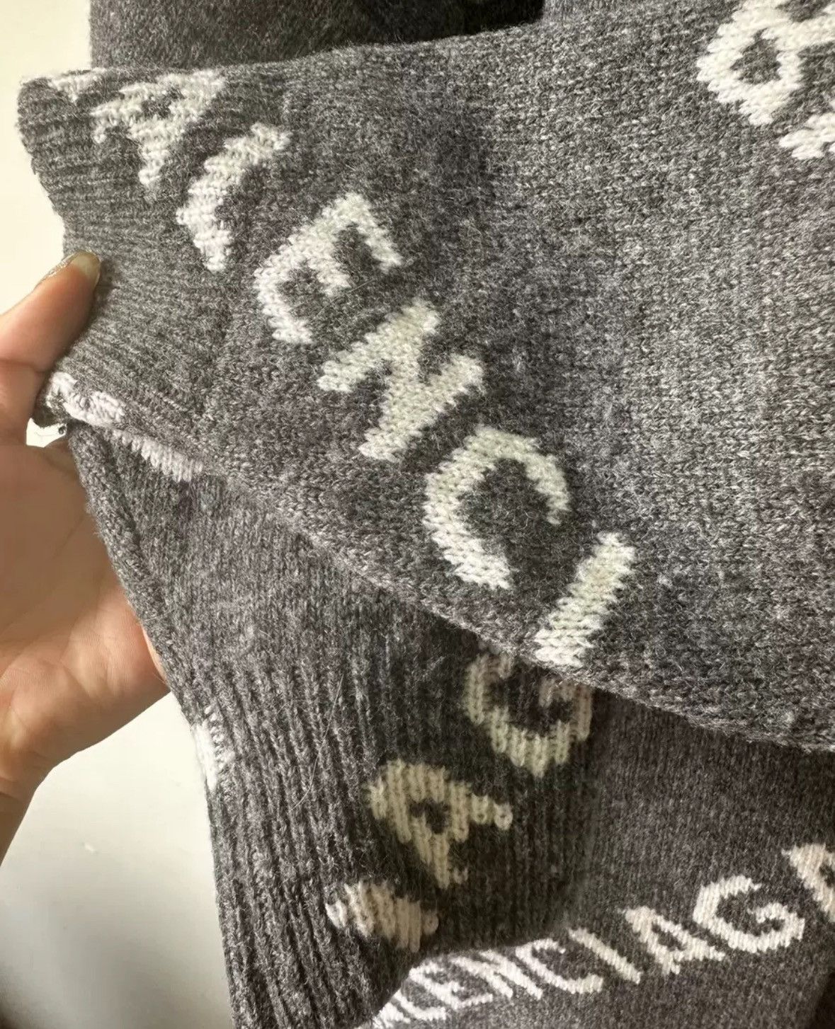 Balenciaga Balenciaga grey bullet screen logo sweater2412-Nextarrow Size US S / EU 44-46 / 1 - 4 Thumbnail