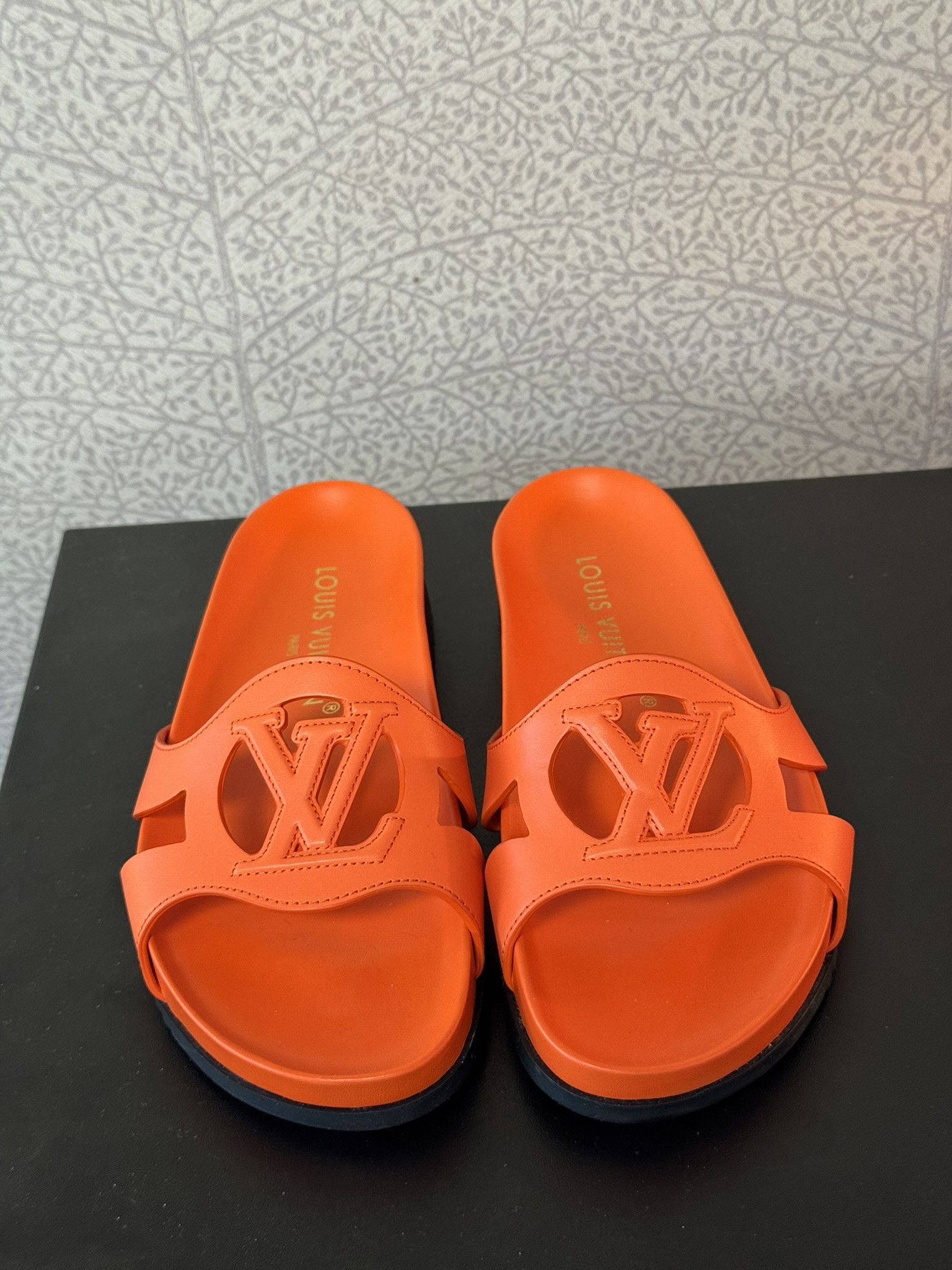 Louis Vuitton LV ISOLA FLAT COMFORT MULE 1ACMN5 EU 36 / USA 6 Size US 6 / IT 36 - 2 Thumbnail
