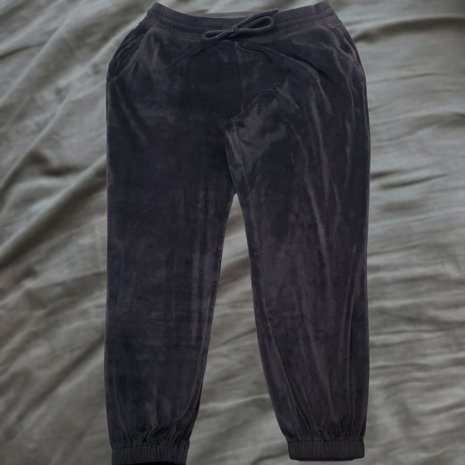 Gap Gap Velour Pants Women M Black Athletic Drawstring Tapered Leg Pockets Lined Sweatpants Regular Inseam 26.25" Size: Womens Size M Size 32" / US 10 / IT 46 - 1 Thumbnail