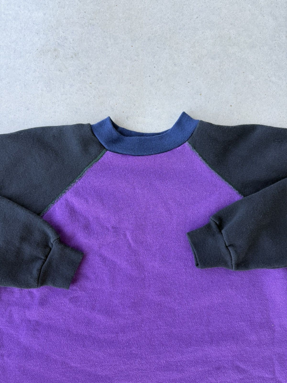 Vintage Vintage 1980s Two Tone Purple & Black Crewneck Size US M / EU 48-50 / 2 - 3 Thumbnail