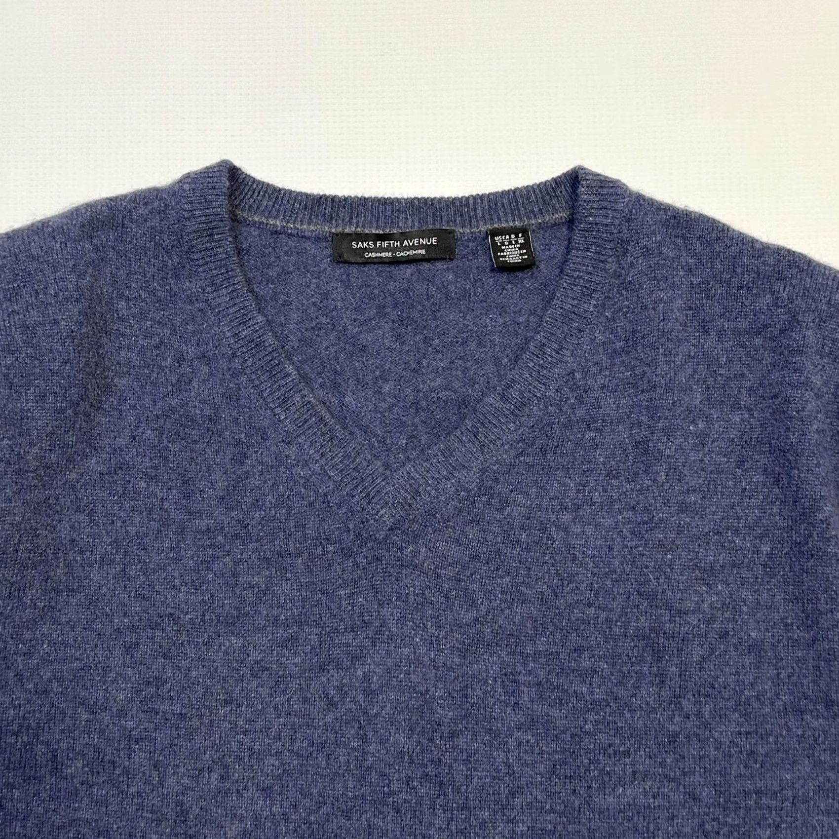 Saks Fifth Avenue Saks Fifth Avenue Sweater Mens Large Blue Cashmere Pullover V-Neck Soft Classic Size US L / EU 52-54 / 3 - 4 Thumbnail