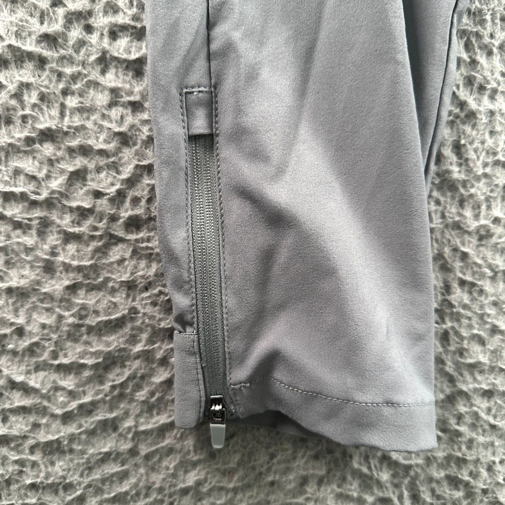 Vintage Primo Performance Pants Mens 33 Tall Gray Jogger Tapered Ankle Zip Front Flat Front Button Zip Pockets Casual stretch Polyester Size US 33 - 4 Thumbnail