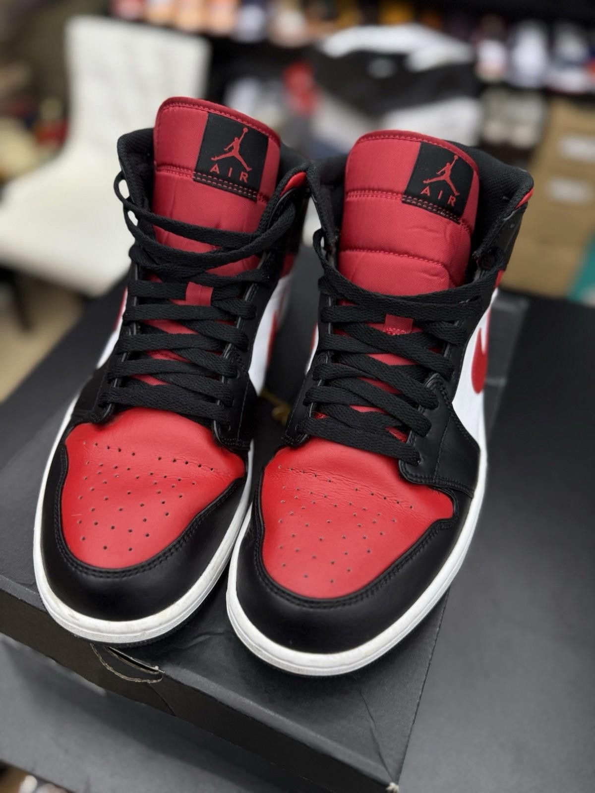Nike Air Jordan Retro1 Mid Gym Red Mens Black White Red Size 12 Size US 12 / EU 45 - 5 Thumbnail