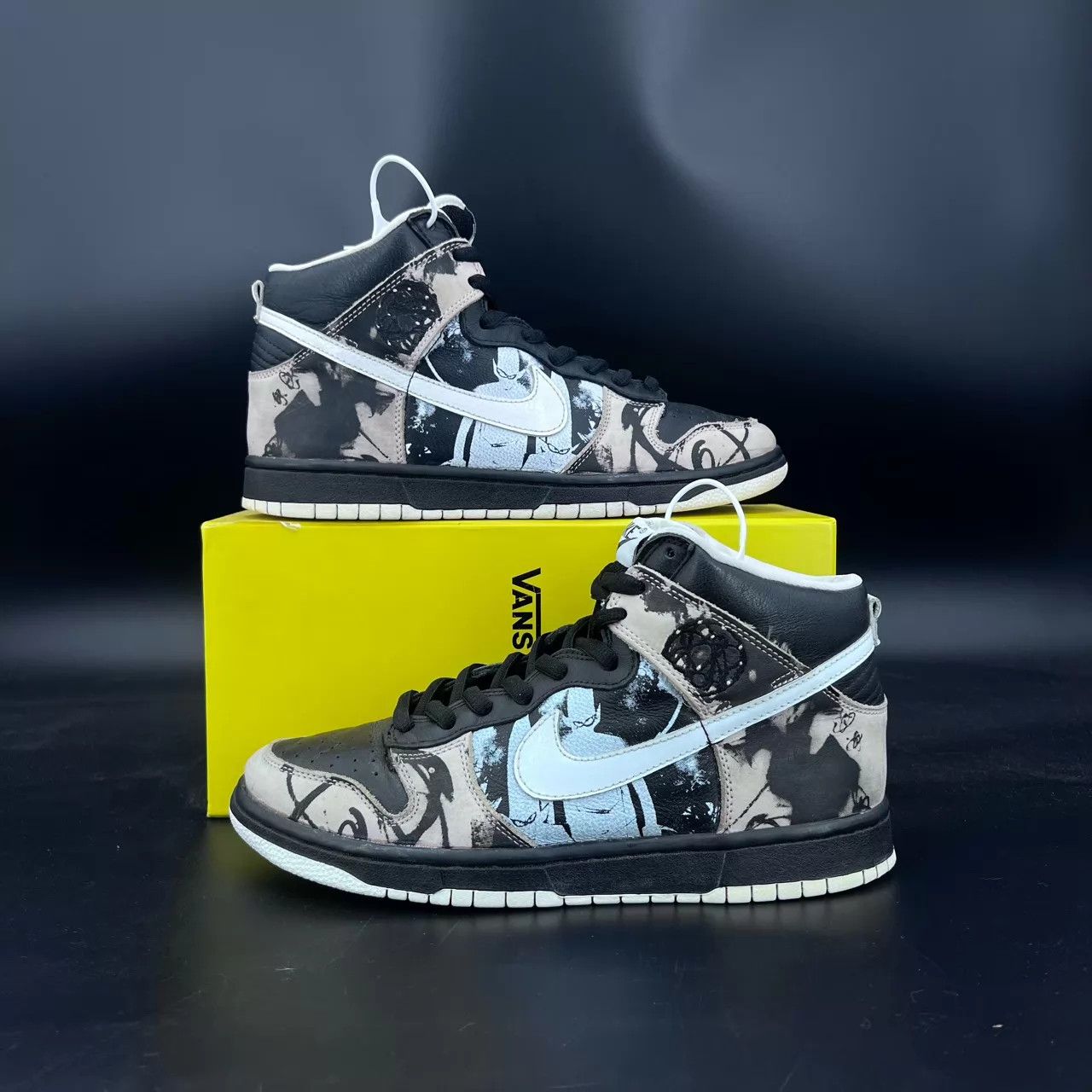 Nike Dunk SB Unkle Futura CH2427 Size 44 Worn a Few Times Size US 11 / EU 44 - 6 Thumbnail