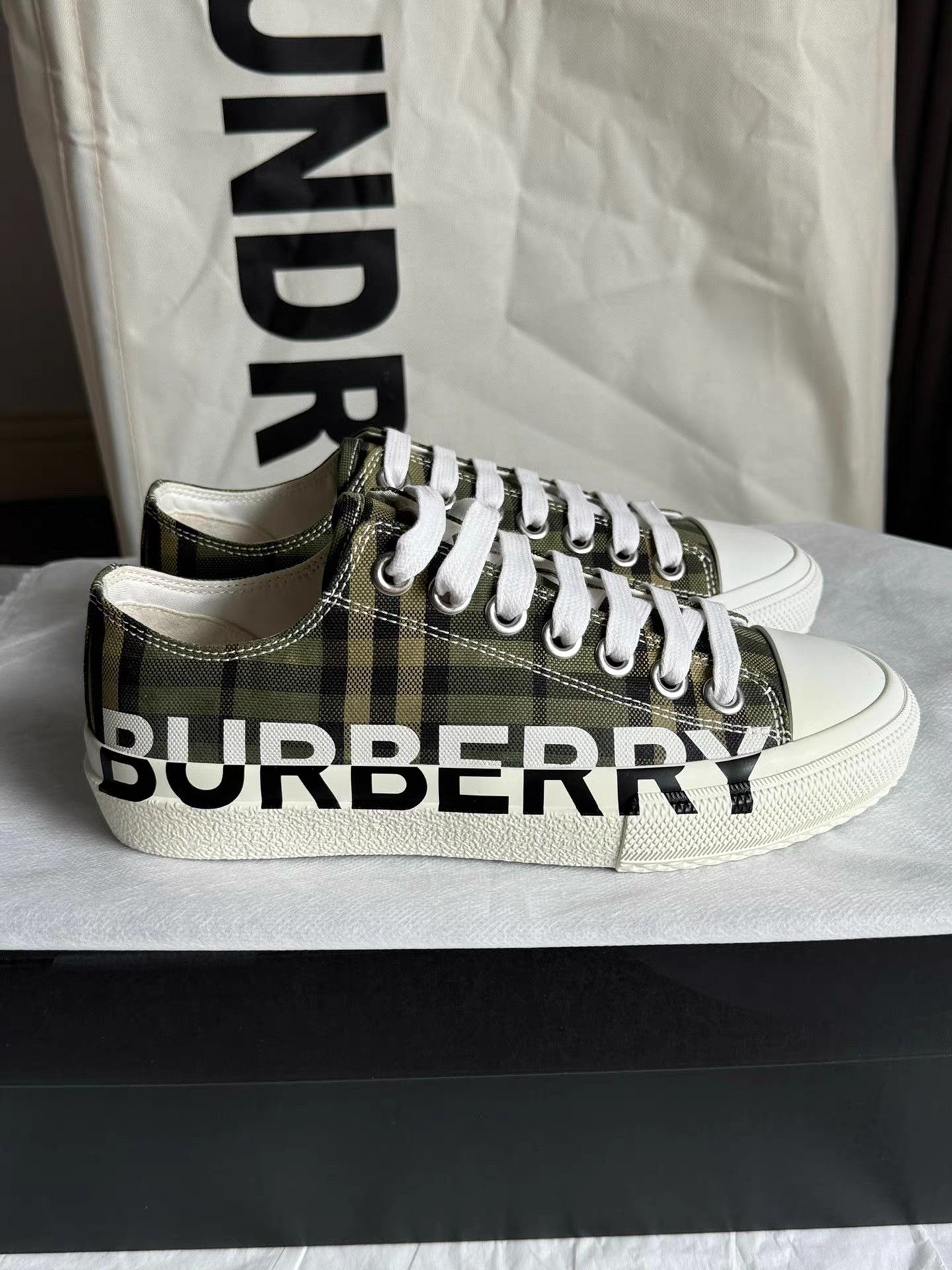 Burberry Burberry Vintage Check Sneakers K6 Size US 5 / IT 35 - 3 Thumbnail