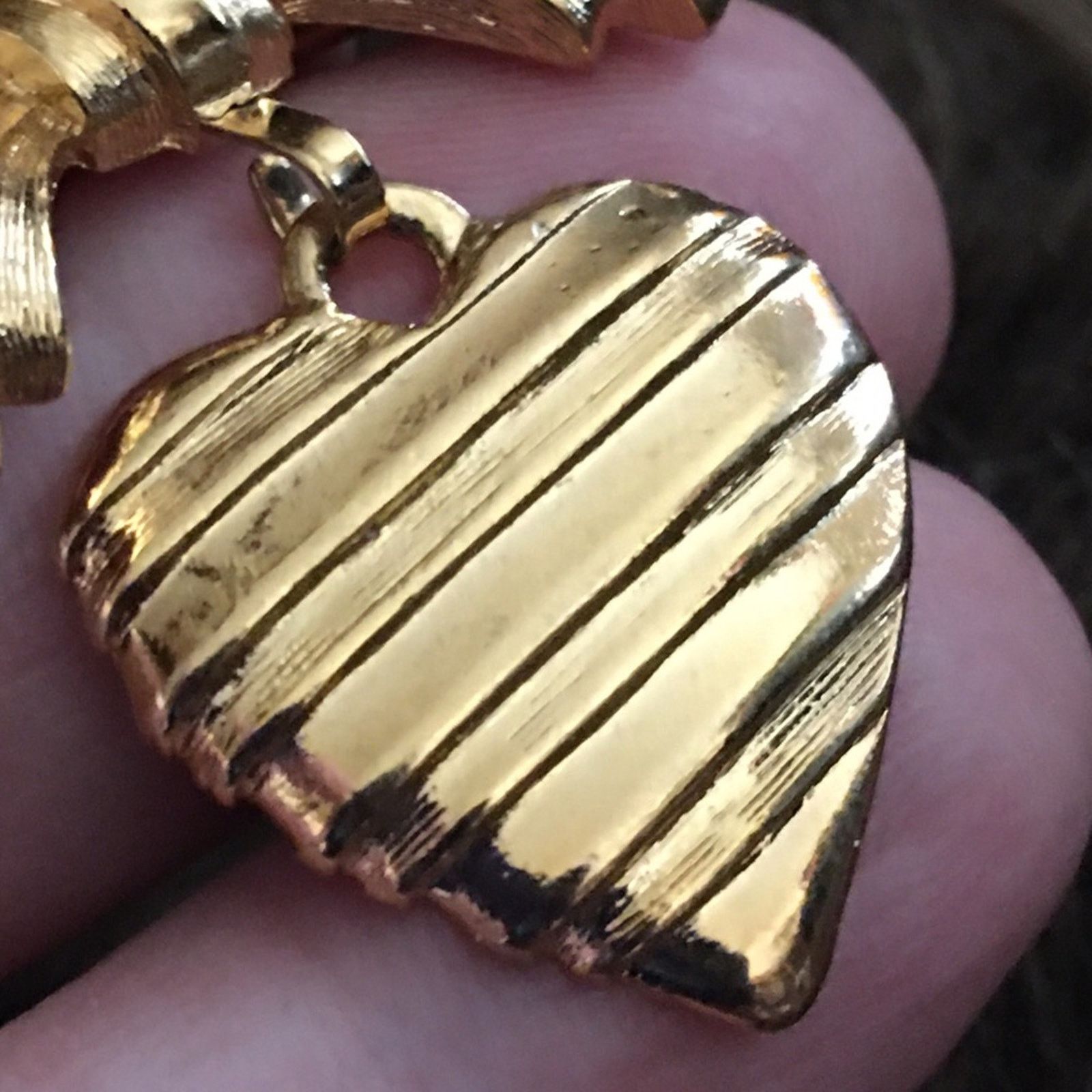Vintage Vintage 80s Avon gold tone heart bow brooch pin Size ONE SIZE - 5 Thumbnail