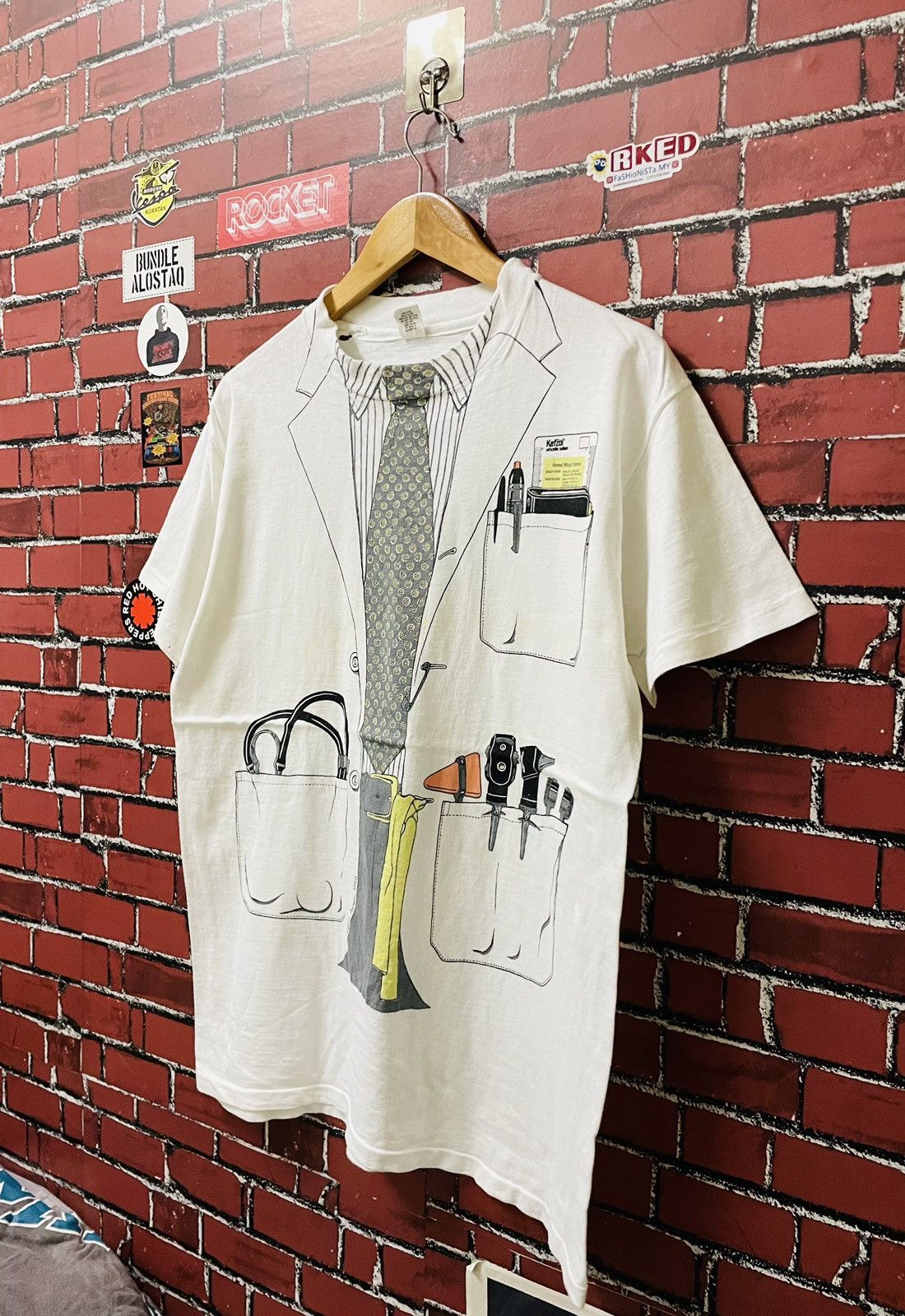 Vintage VINTAGE PARODY DOCTOR SHIRTS BY LESLIE ARWIN 70s Size US L / EU 52-54 / 3 - 2 Thumbnail