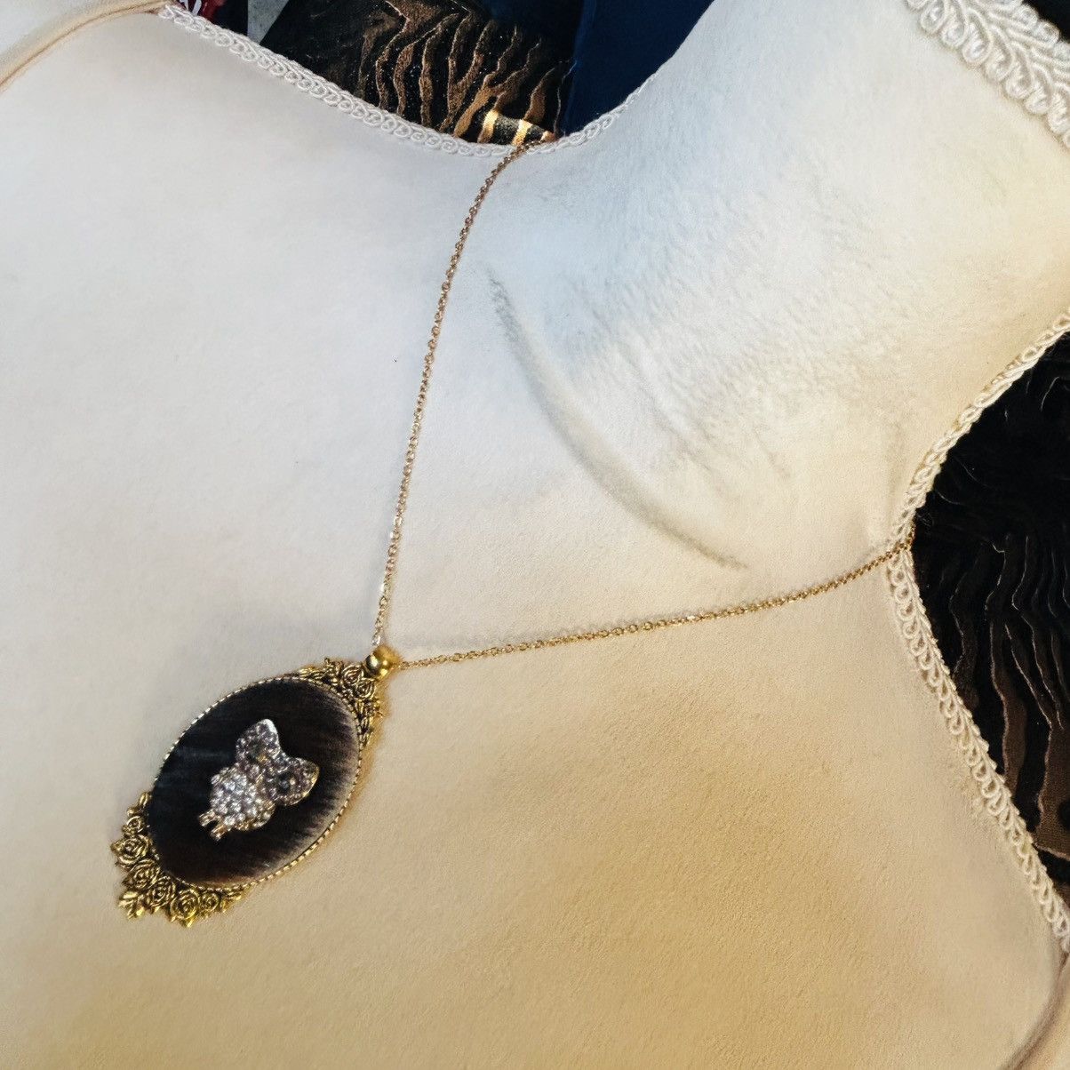 Handmade Handcrafted cowhide sparkle owl cameo pendant necklace Size ONE SIZE - 2 Thumbnail