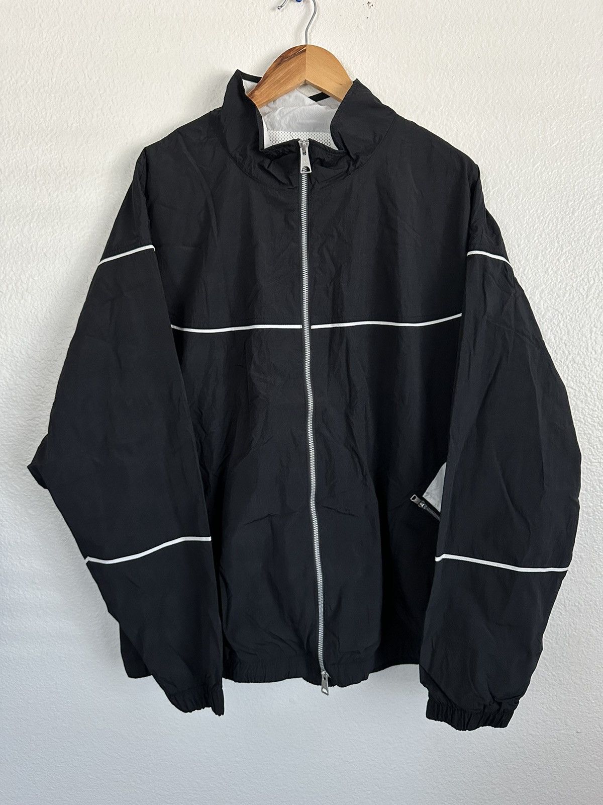 image of Air Jordan Essentials Flight Track Windbreaker Jacket in Black, Men's (Size XL)