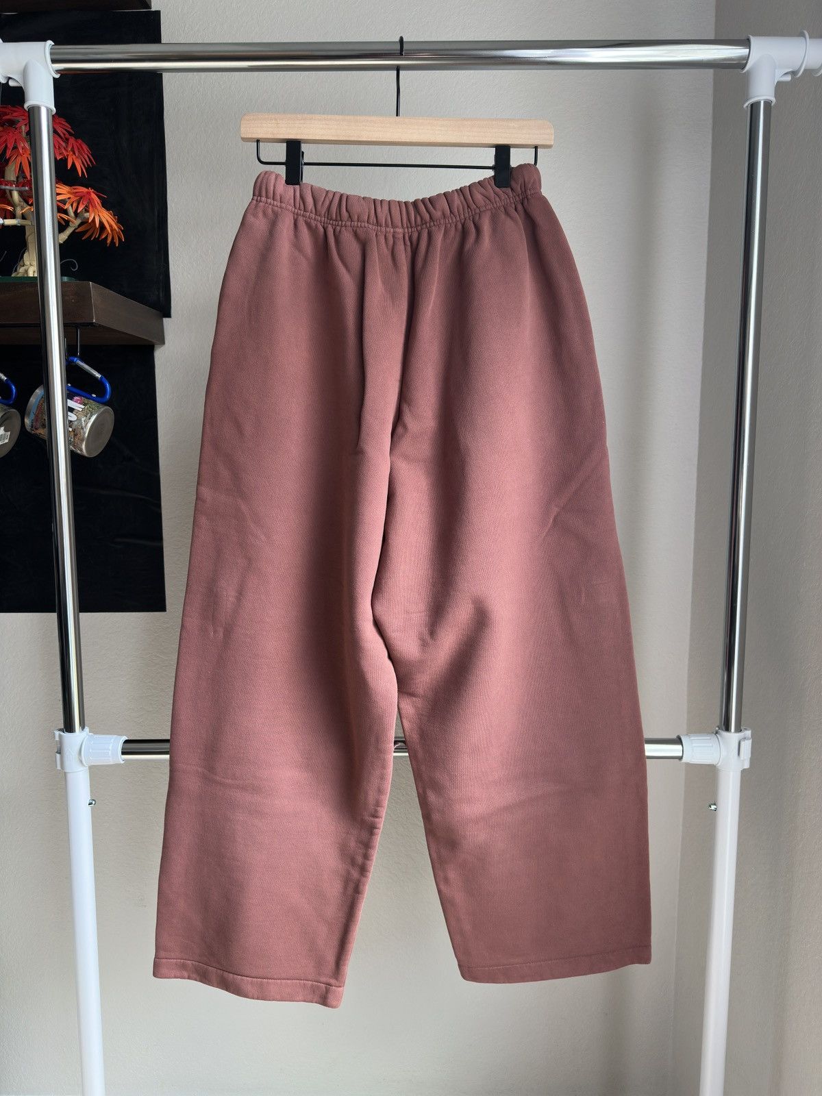 Essentials Essentials Fear of God University Sweatpants Crimson Size US 28 / EU 44 - 2 Thumbnail