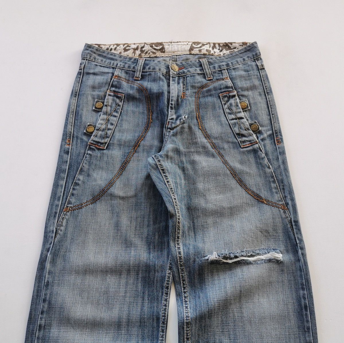 Japanese Brand Leopard Baggy Distressed Denim Jeans Size US 34 / EU 50 - 2 Thumbnail