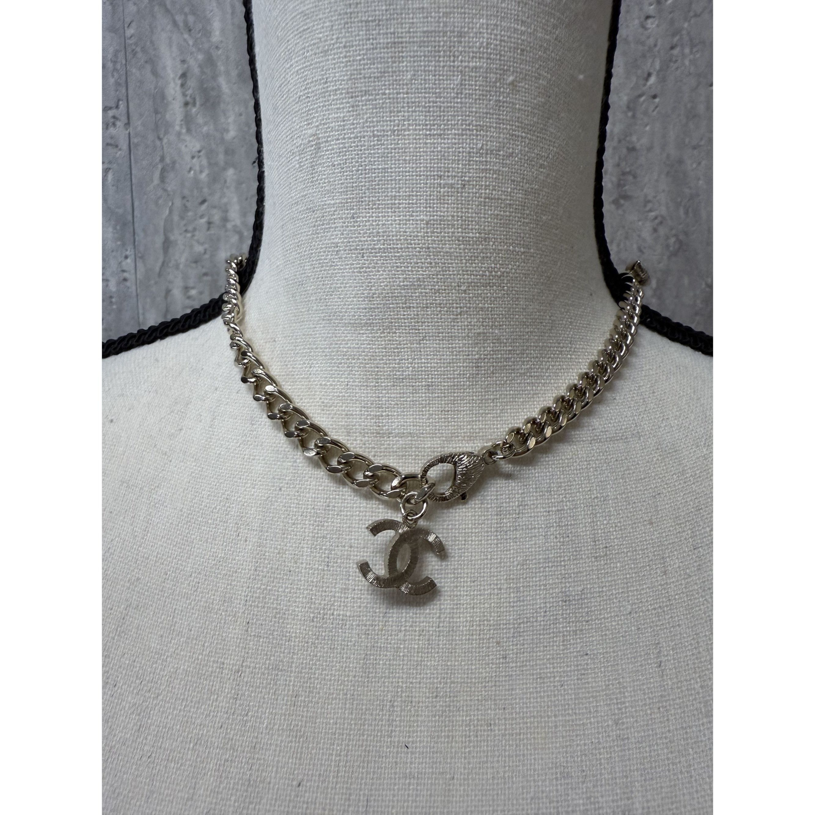 Chanel Chanel Gold-Tone Crystal Embellished Chain Necklace With CC Size ONE SIZE - 3 Thumbnail