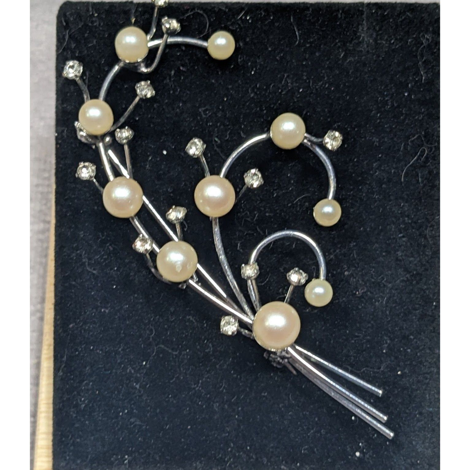 Other Fairy Bridal Floral Spray Faux Pearl And Rhinestone Brooch Size ONE SIZE - 3 Thumbnail