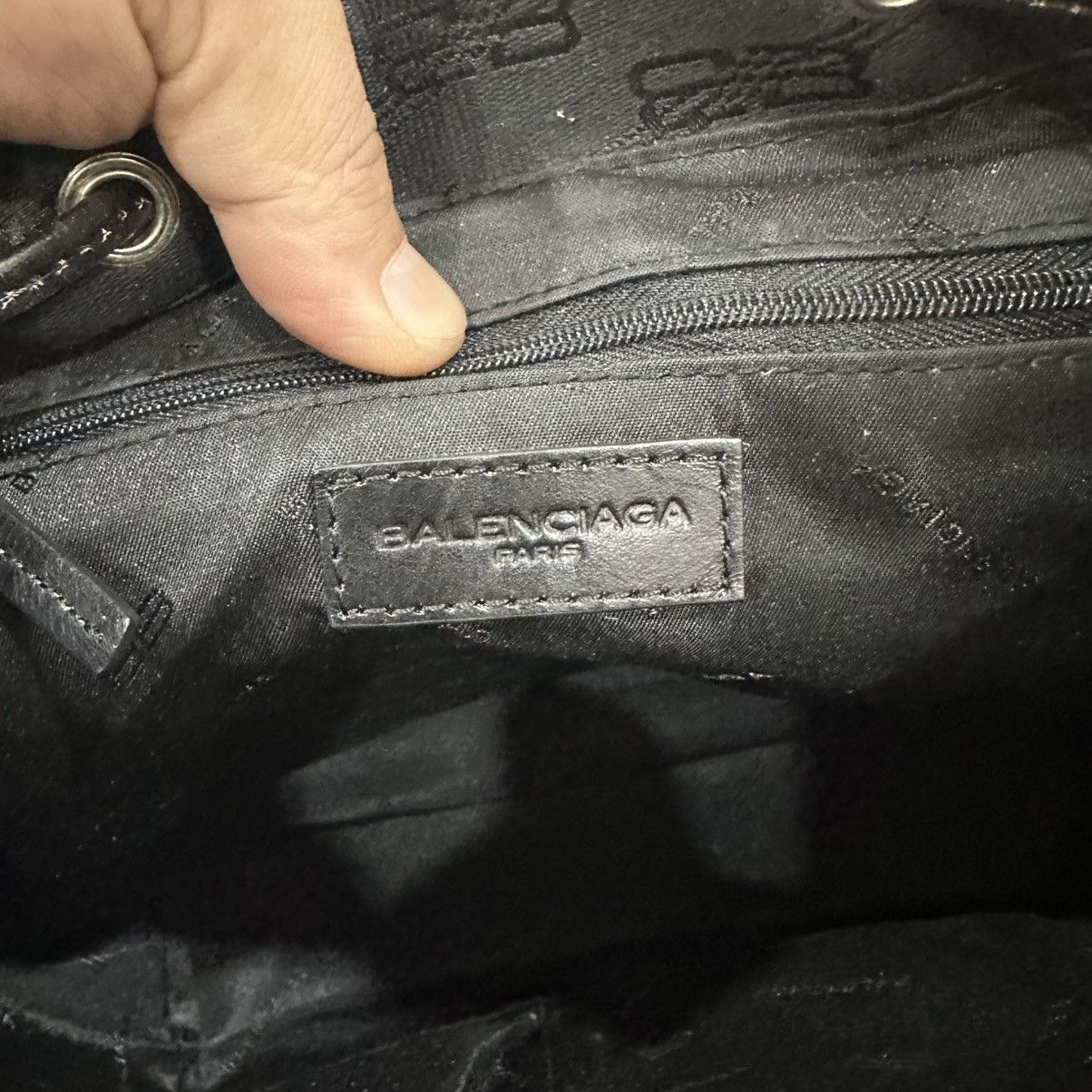 Balenciaga ‼️LD‼️ BALENCIAGA PARIS BB MONOGRAM DRAWSTRING SHOULDER BAG Size ONE SIZE - 15 Thumbnail