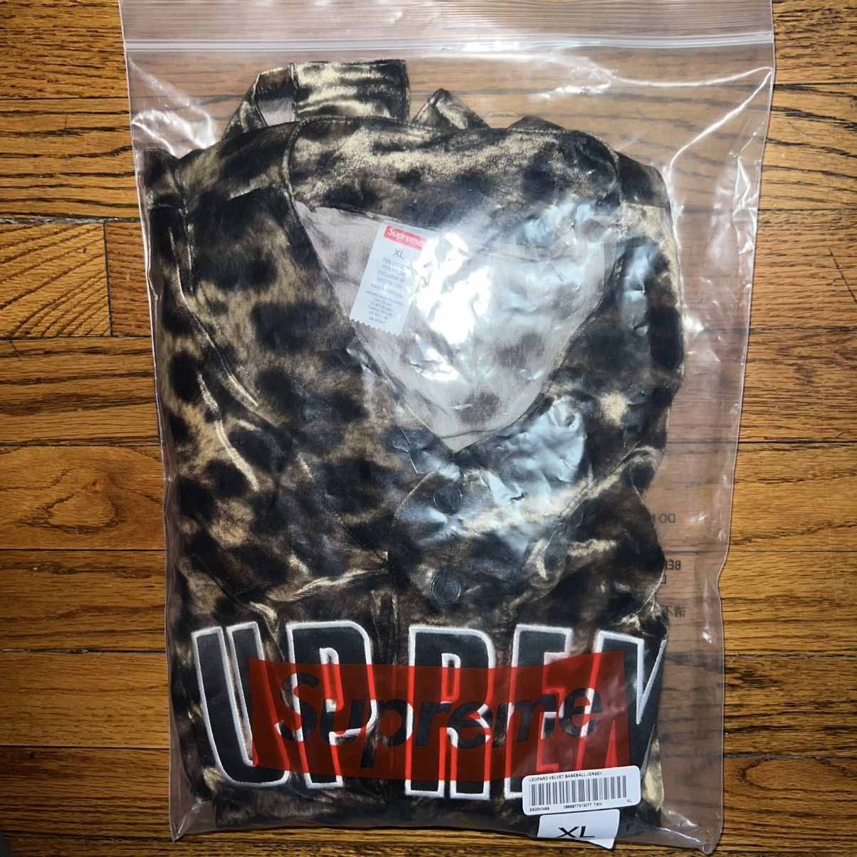 Supreme Supreme Velvet Baseball Jersey Leopard Size: Extra Large Size US XL / EU 56 / 4 - 2 Thumbnail