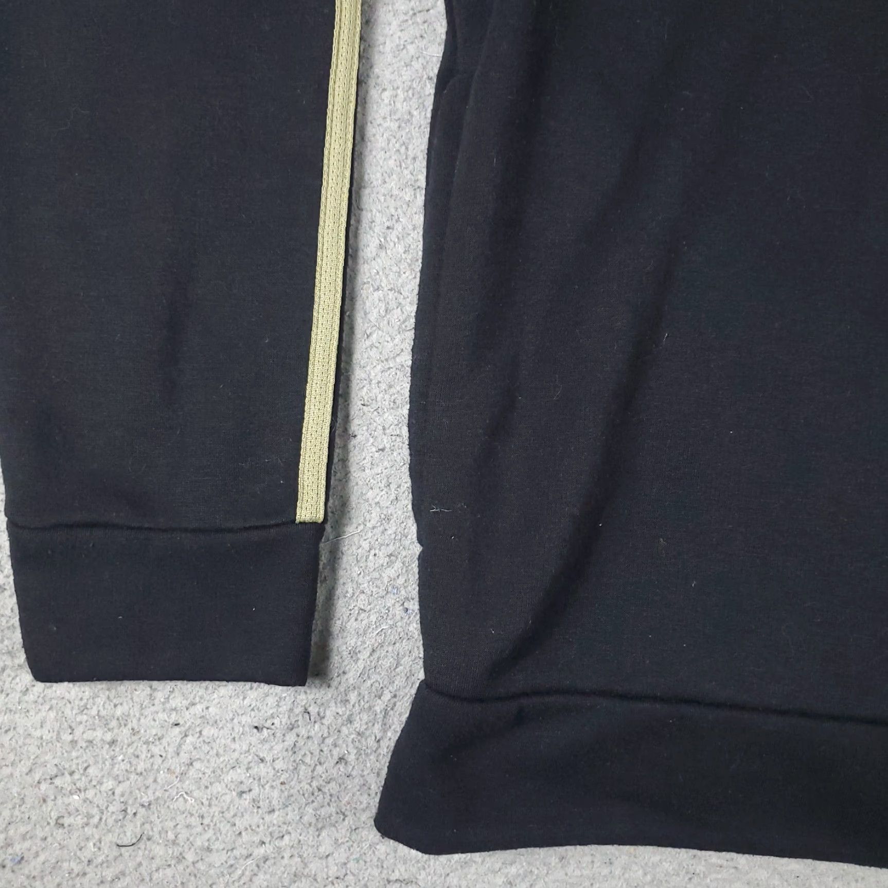 Adidas VINTAGE Adidas Mens Hoodie Pullover Sweatshirt Black Medium All Seasons Sports Size US M / EU 48-50 / 2 - 4 Thumbnail