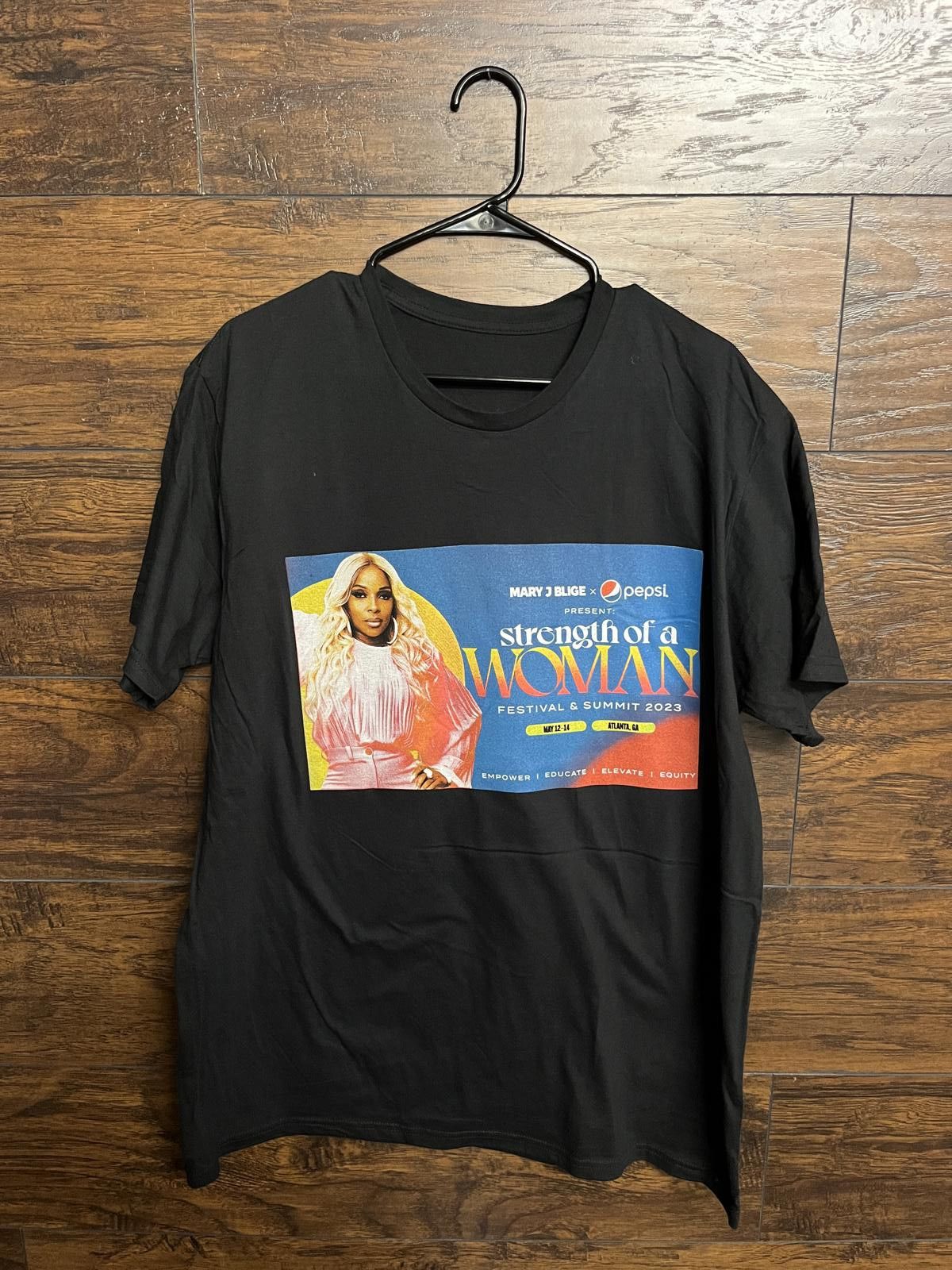 Designer Mary J Blige T-shirt Pepsi Strength of Woman 2023 SOAW Fest Size US XL / EU 56 / 4 - 1 Thumbnail