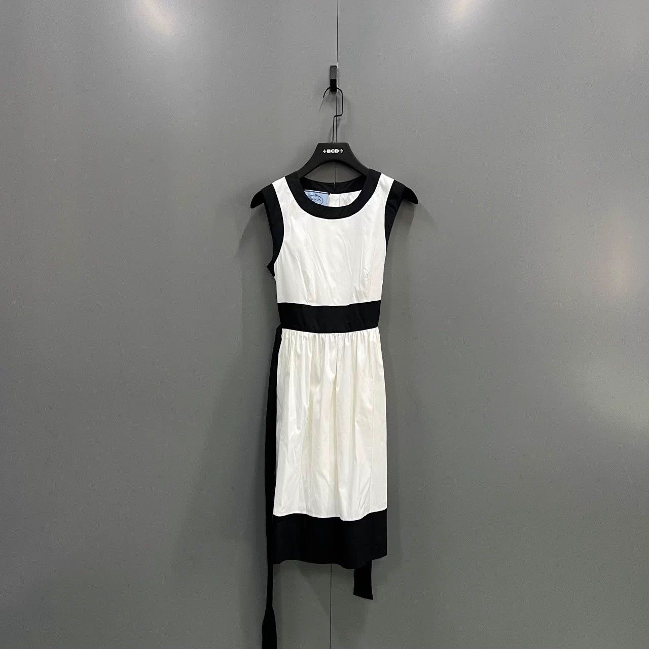 Prada PRADA B&W colorblock s/l dress IT42 NWT Size M / US 6-8 / IT 42-44 - 1 Thumbnail