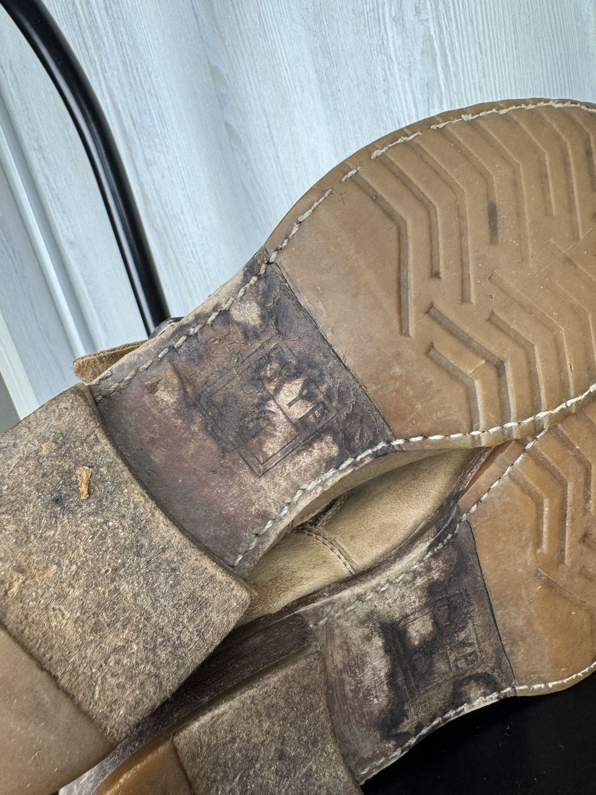 Frye Frye Leather buckled brown beige faded boots size 8.5 Size US 8.5 / IT 38.5 - 20 Thumbnail