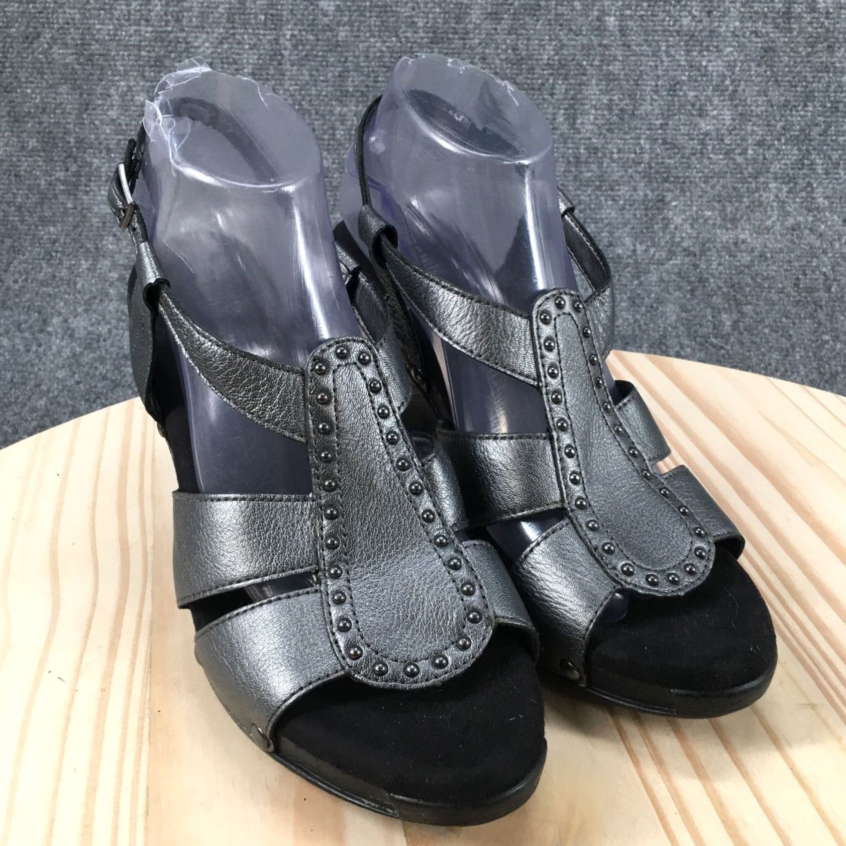 Vintage White Mountain Sandals Womens 9.5 M King Fish Slingback Silver Leather Studded Sandal Size US 10 / IT 40 - 3 Thumbnail