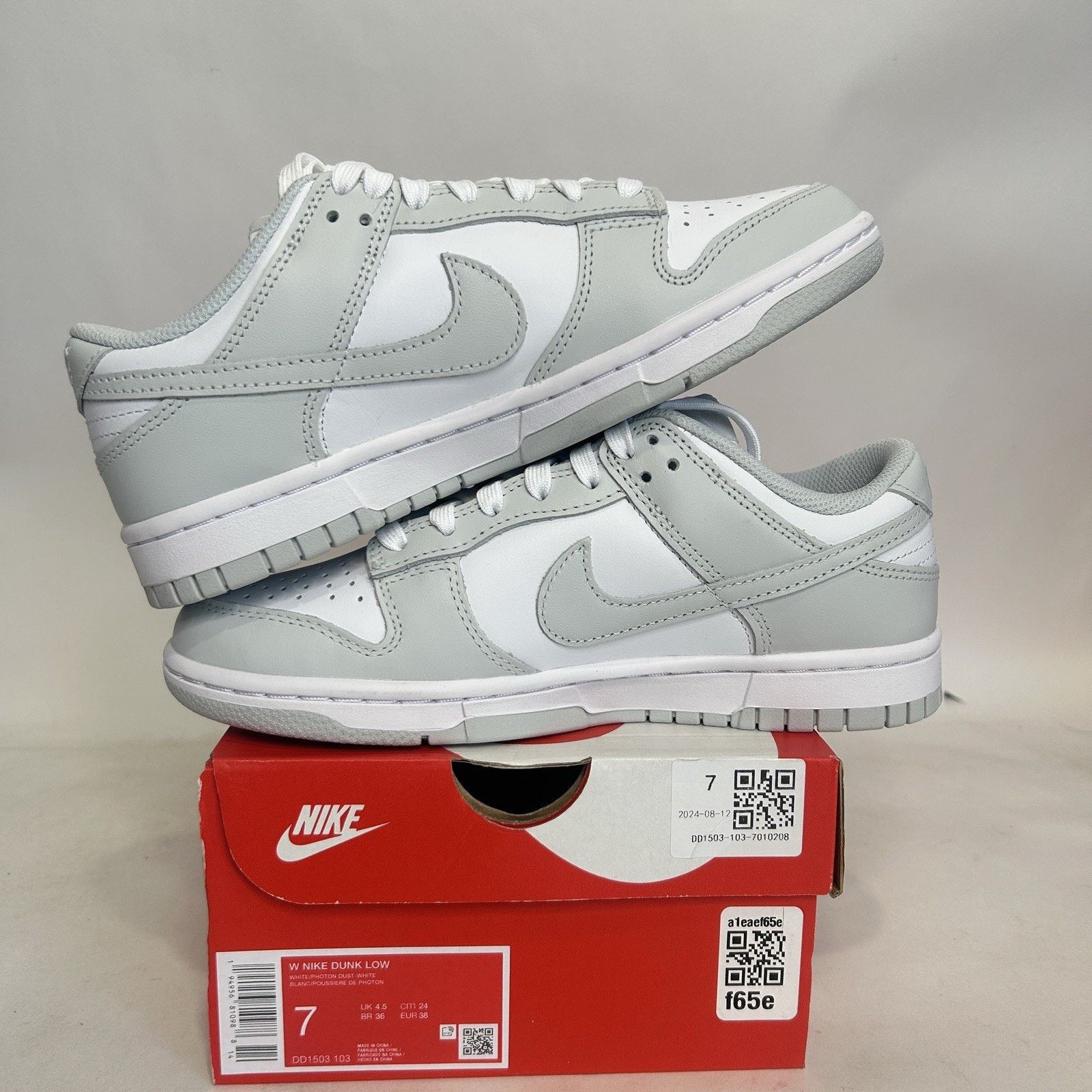 Nike Nike Dunk Low WMNS “Photon Dust” Size US 7 / IT 37 - 2 Thumbnail
