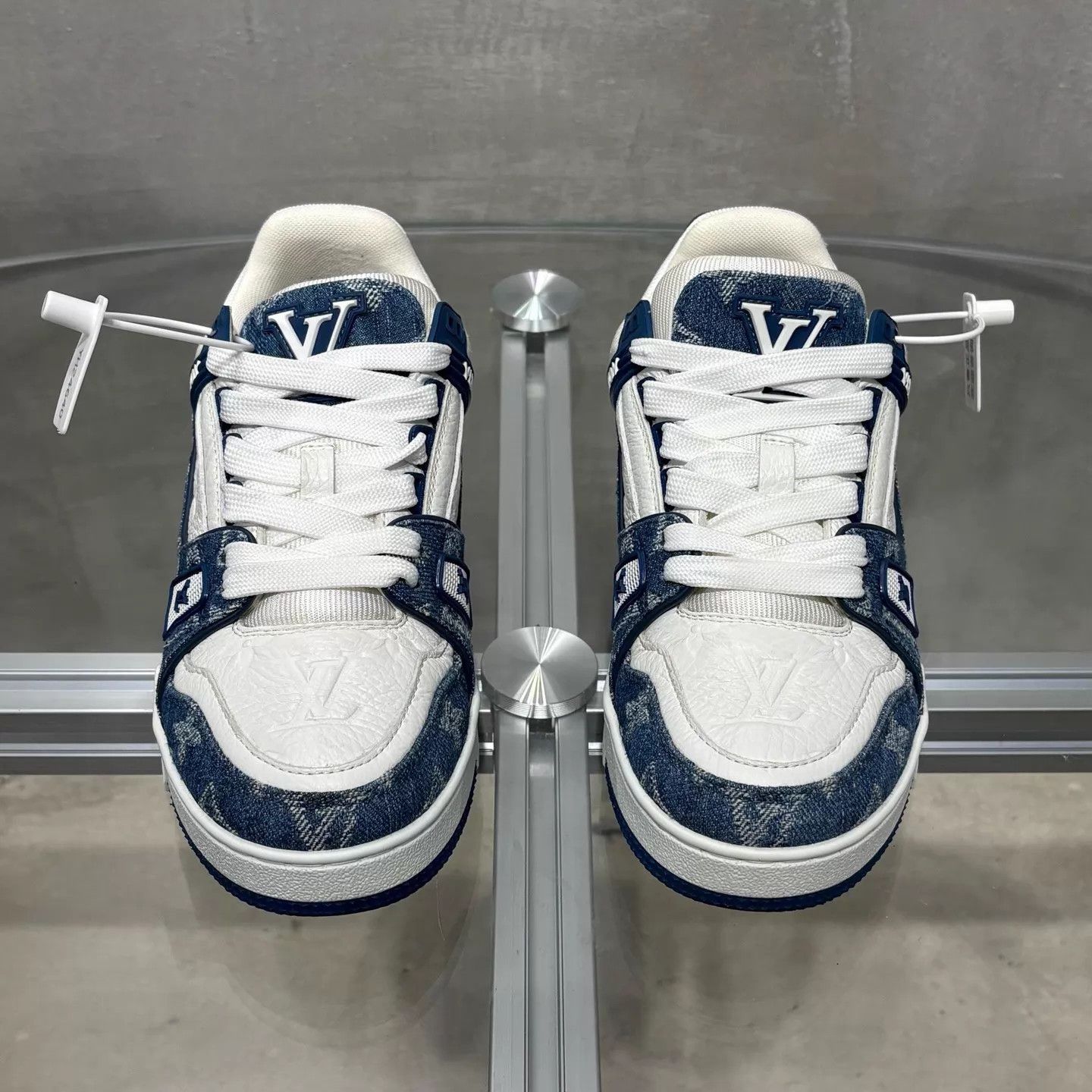 Louis Vuitton LV Trainer White Blue Denim UK2.5/36.5 Size US 6 / IT 36 - 1 Thumbnail