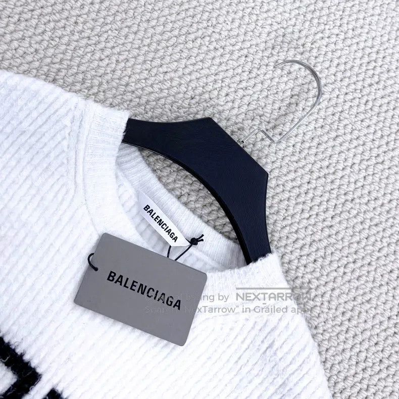 Balenciaga Balenciaga White Flower Button Letter Logo Knit Top Size US XS / EU 42 / 0 - 3 Thumbnail