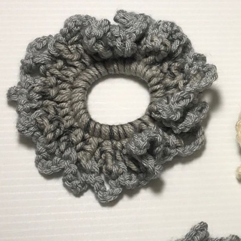 Handmade NWT Gray Cream Handmade Crocheted Hair Scrunchie Set of 3 Size ONE SIZE - 2 Thumbnail