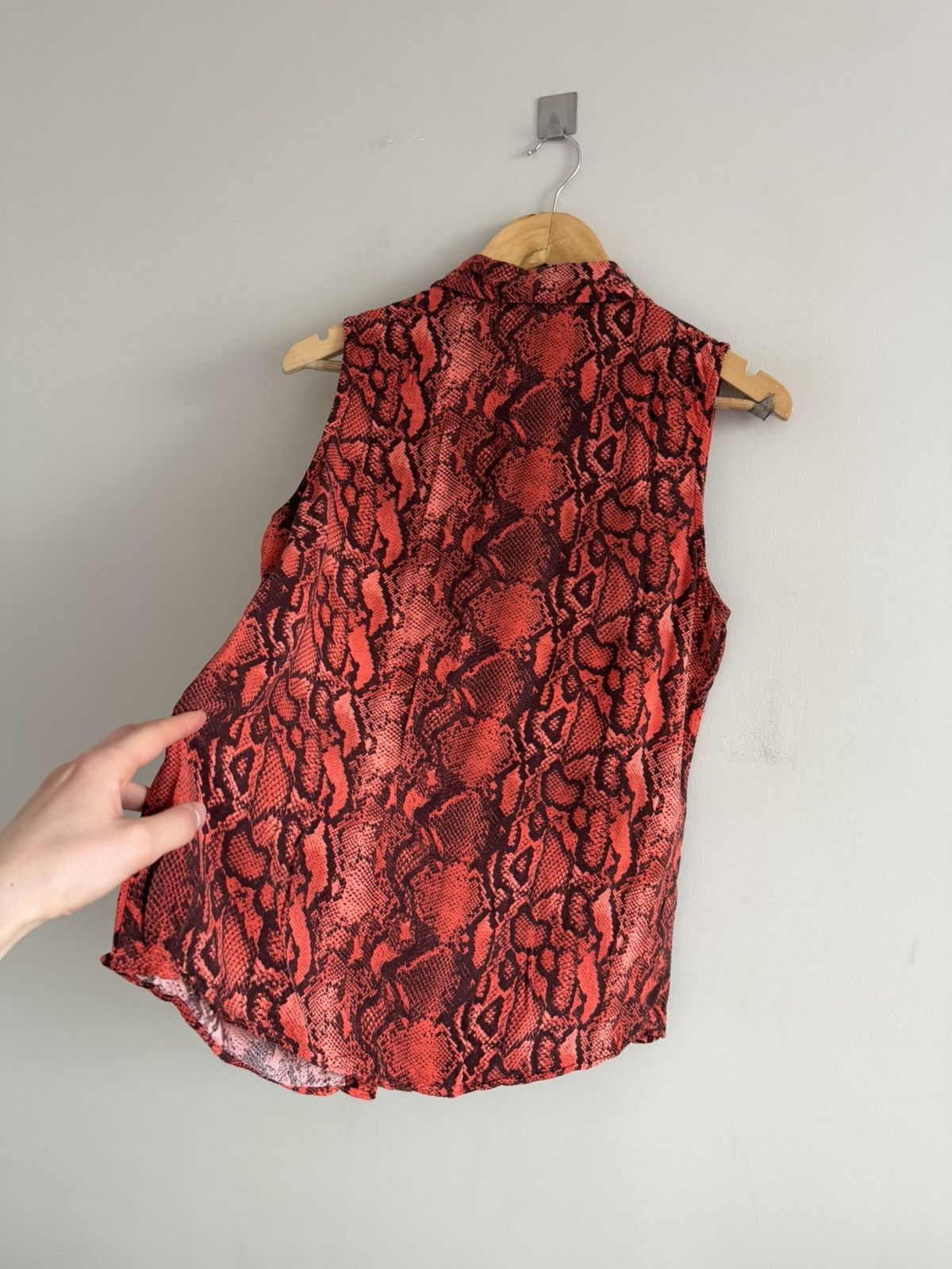 Vintage Red Snakeskin Print Sleeveless Blouse Button Up Size M / US 6-8 / IT 42-44 - 6 Thumbnail