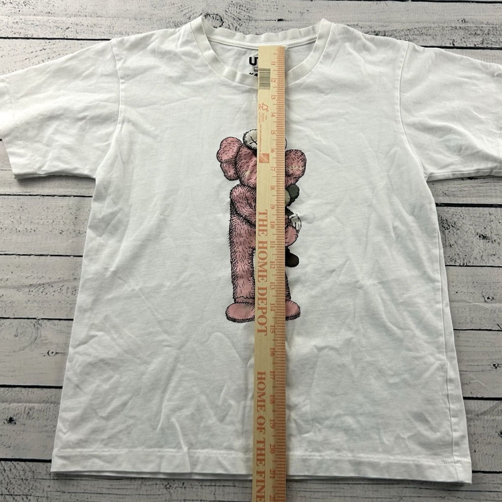 Uniqlo Uniqlo Kaws Short Sleeve T Shirt Women M White Size M / US 6-8 / IT 42-44 - 4 Thumbnail