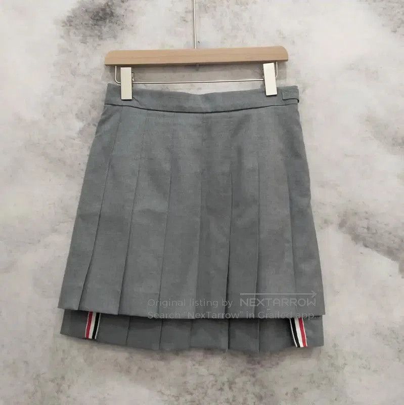 Thom Browne Thom Browne Pleated Skirt in Gray . Size 30" / US 8 / IT 44 - 1 Thumbnail