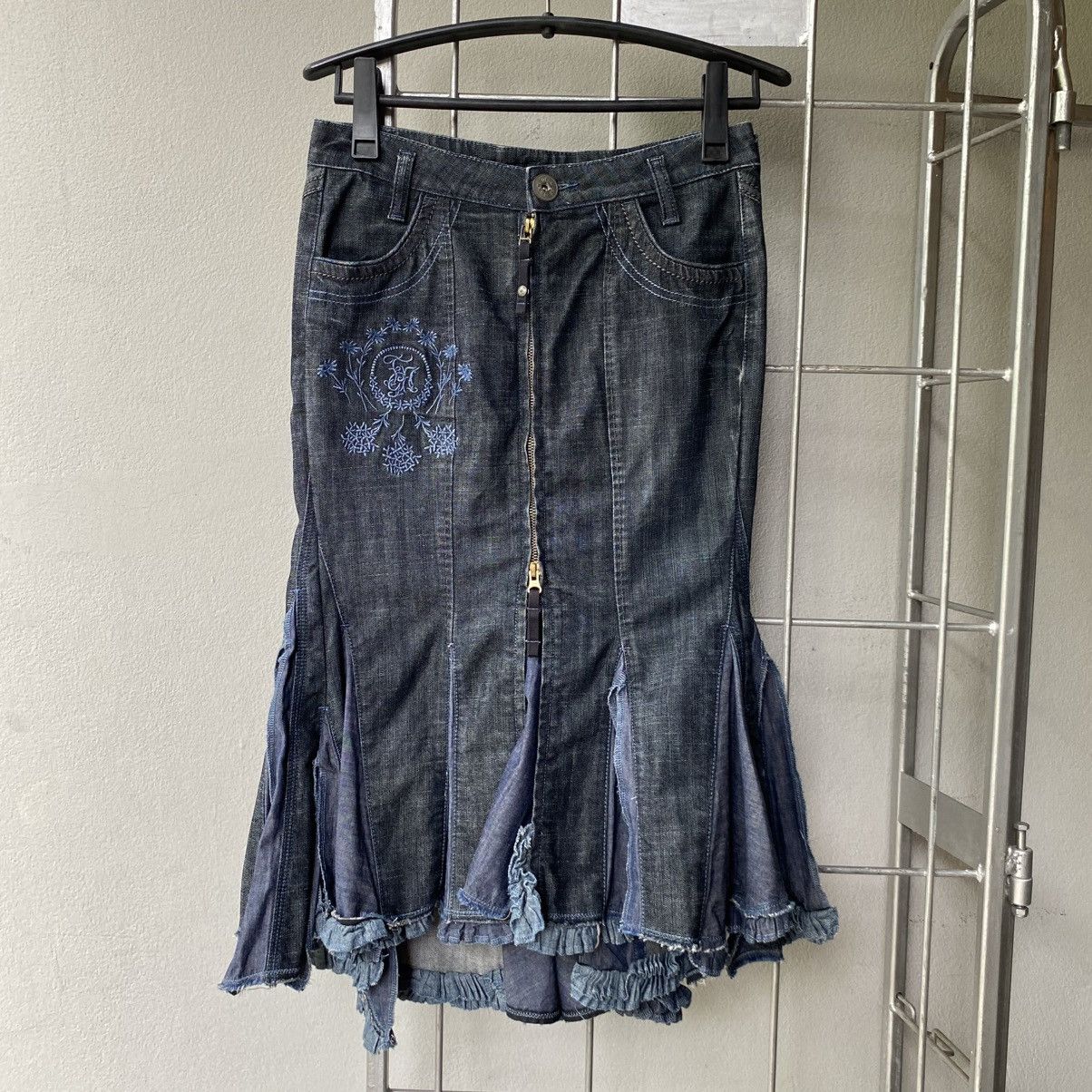 Marithe + Francois Girbaud Marithe + Francois Girbaud F/W 2005 denim skirt runway piece Size 27" / US 4 / IT 40 - 4 Thumbnail