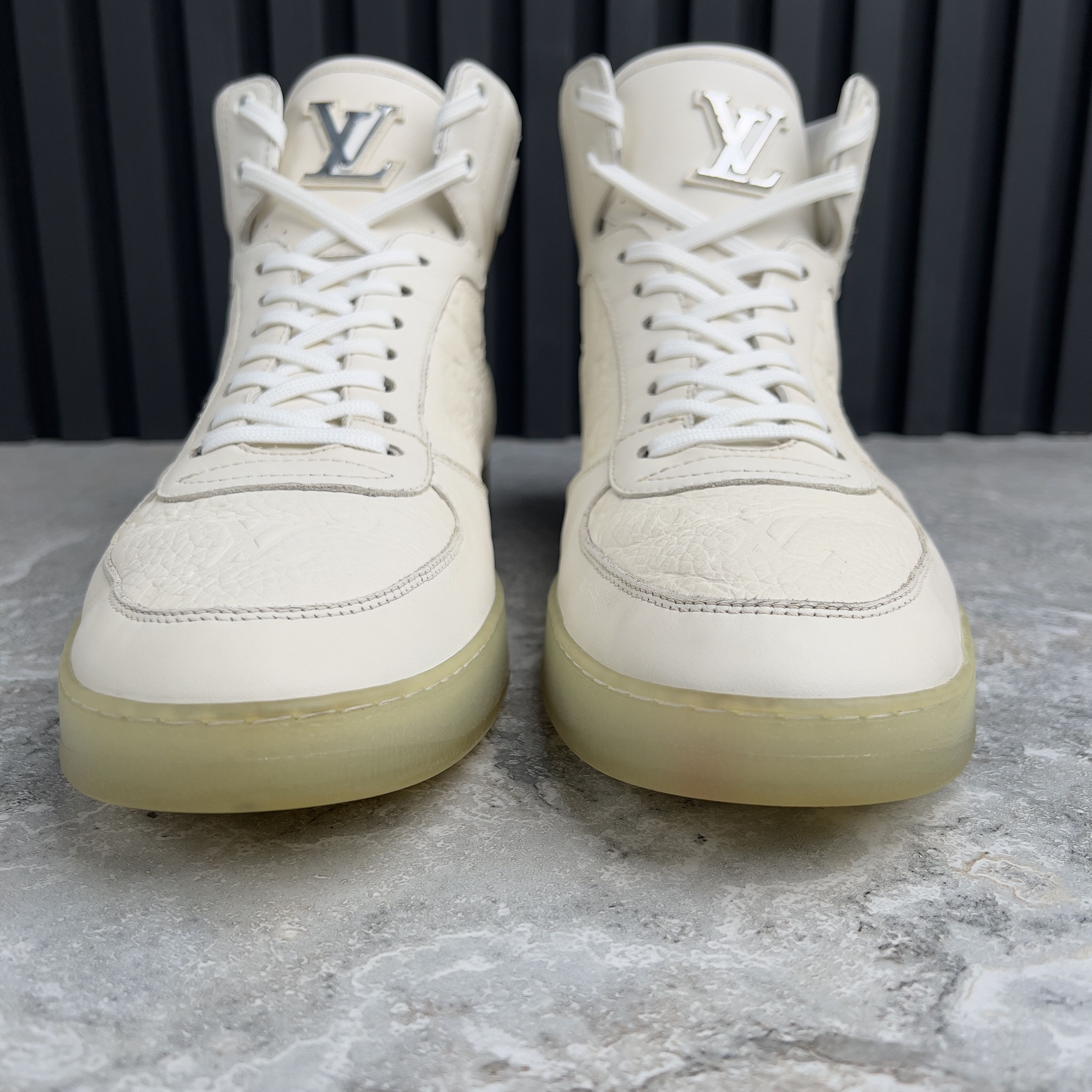 Louis Vuitton Louis Vuitton Rivoli Monogram High Sneaker Leather Size US 10.5 / EU 43-44 - 8 Thumbnail