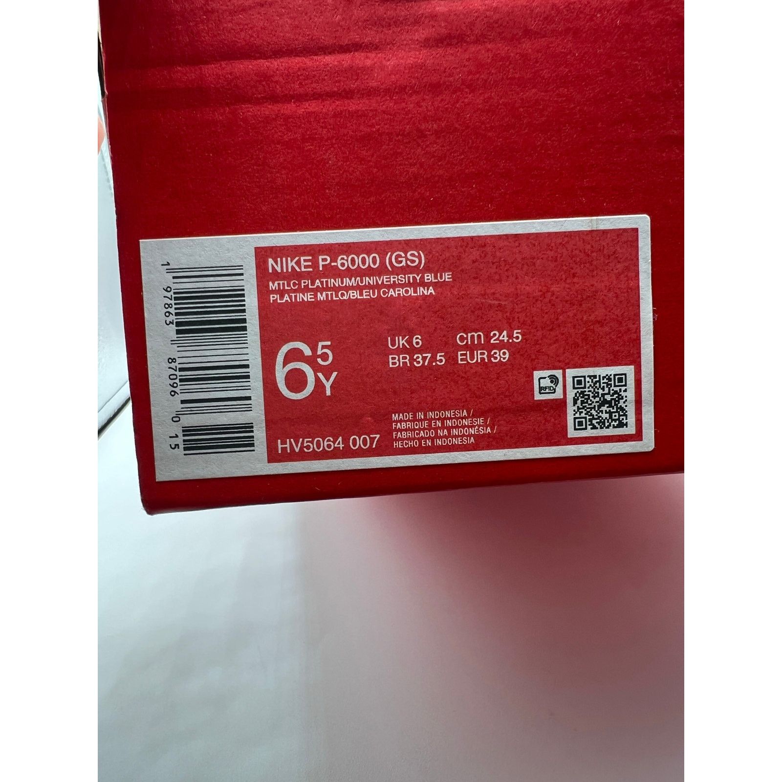 Nike Nike P-6000 GS “Metallic Platnium University Blue” size 6.5Y Size US 6.5 / EU 39-40 - 7 Thumbnail