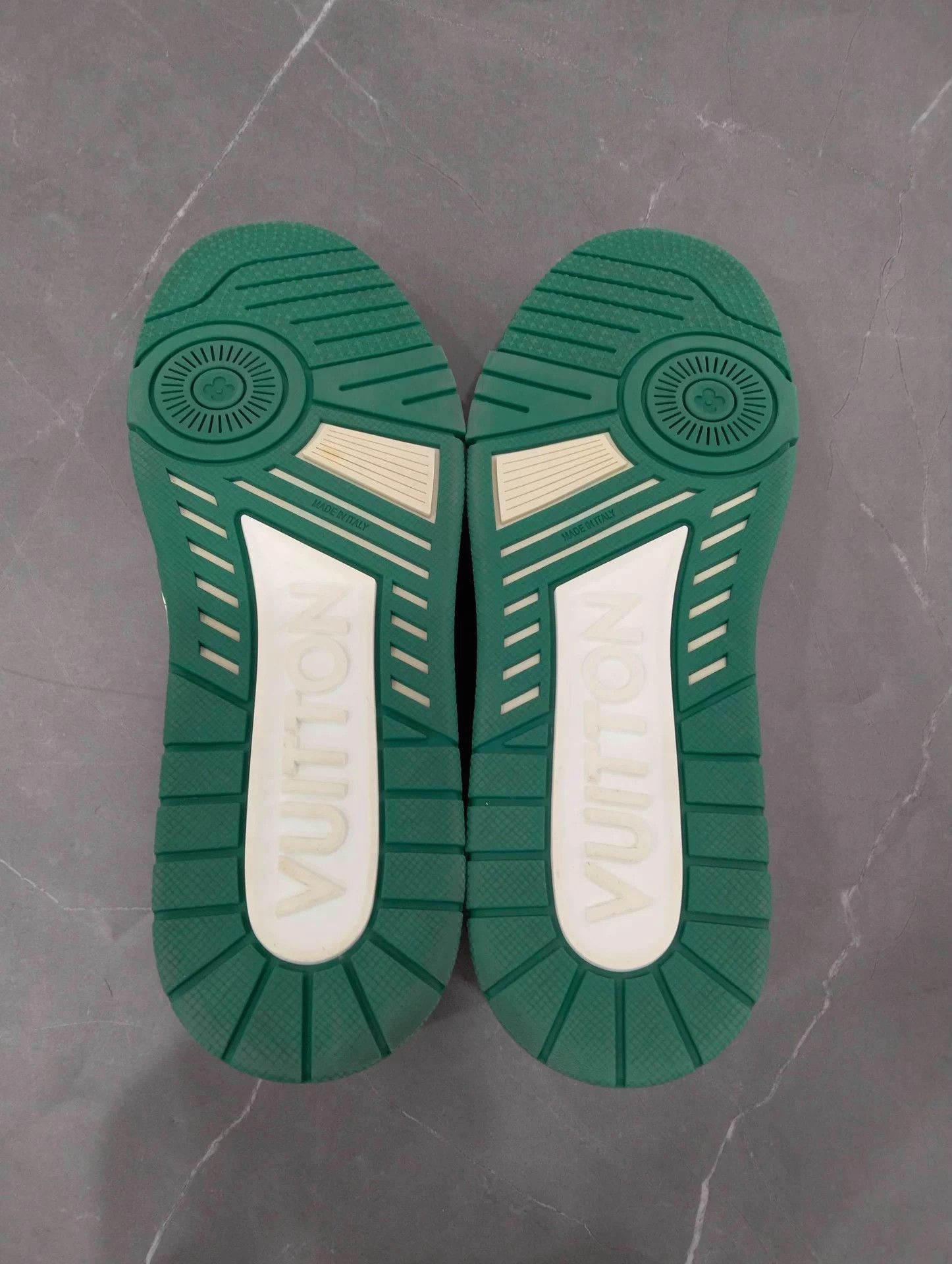 Louis Vuitton LV Trainer 42 (22) Size US 9 / EU 42 - 6 Thumbnail