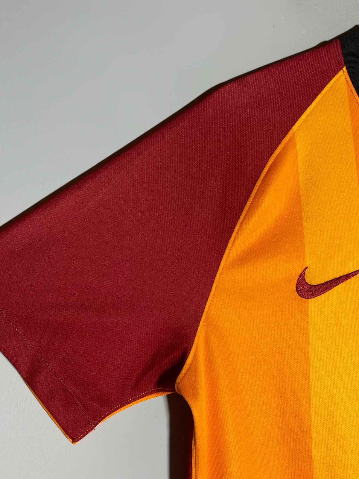 Nike Nike FC Galatasaray 2019/20 Home Football Shirt Size US L / EU 52-54 / 3 - 7 Thumbnail