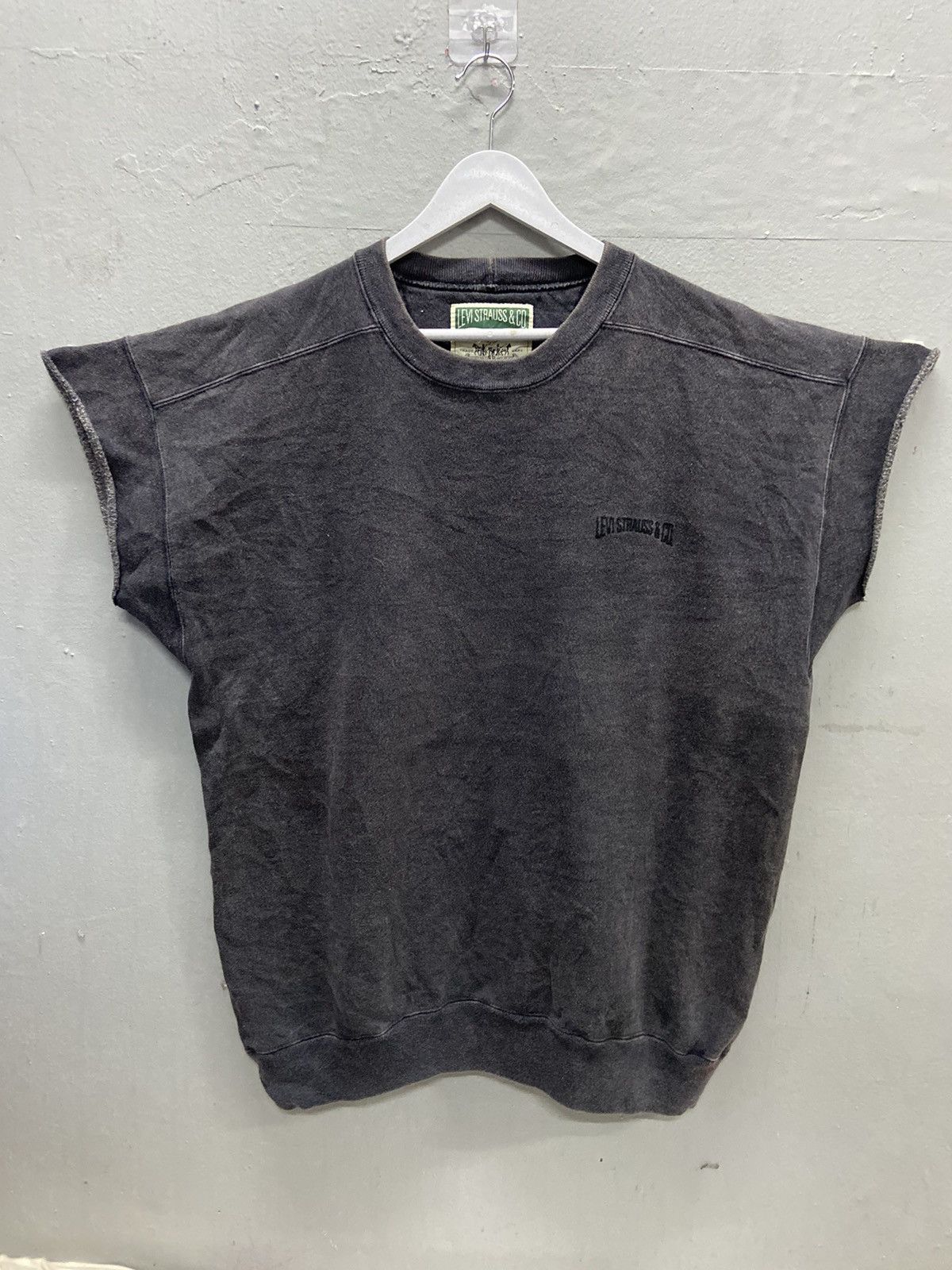 Levi's VINTAGE LEVI’S STRAUSS & CO SLEEVELESS PULLOVER SWEATSHIRT Size US M / EU 48-50 / 2 - 1 Thumbnail