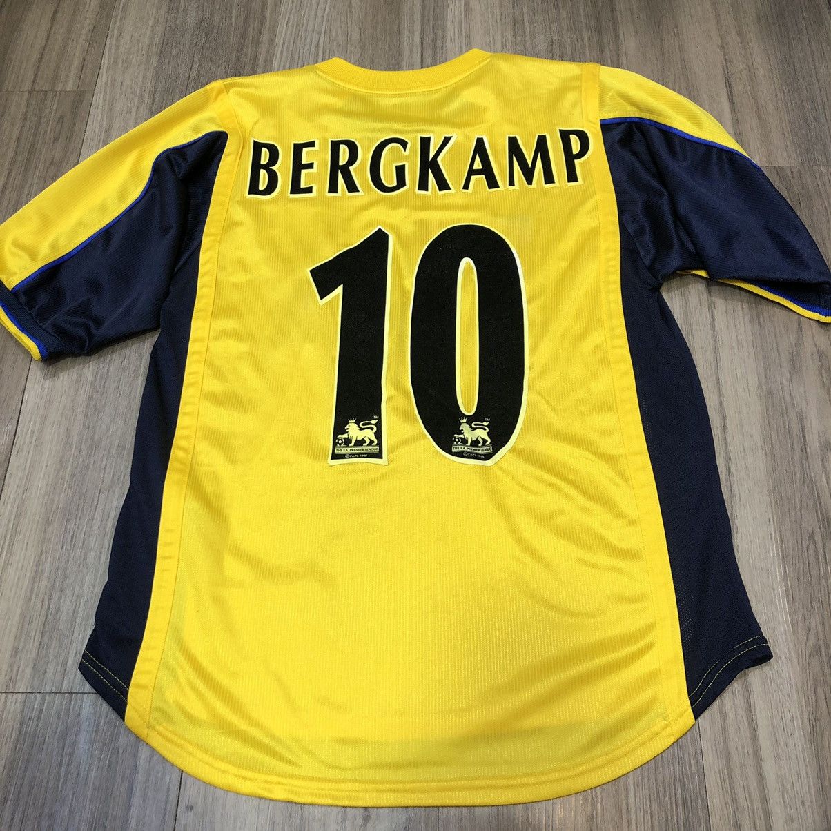 Nike Arsenal 99/00 away shirt #10 Bergkamp Size US S / EU 44-46 / 1 - 2 Thumbnail