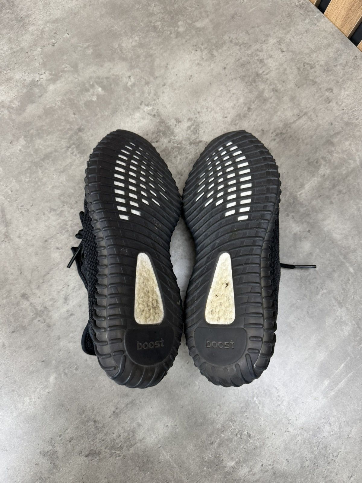 Adidas Adidas Yeezy Boost 350 V2 Onyx Size Us 8 Size US 8 / EU 41 - 9 Thumbnail