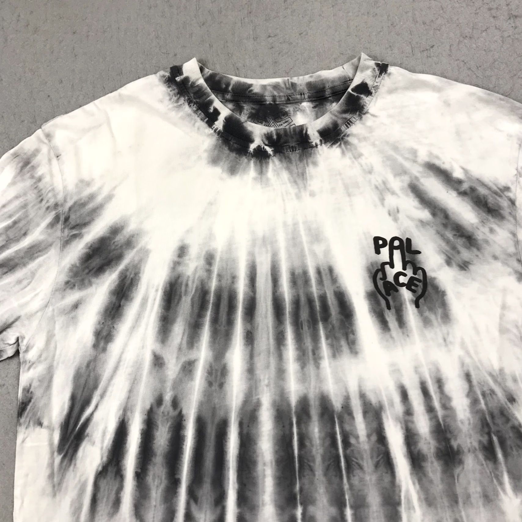 Palace Palace Shirt Mens M White Tie Dye AOP Finger Up Graphic Designer Logo Short Sleeve T-Shirt Size US M / EU 48-50 / 2 - 2 Thumbnail