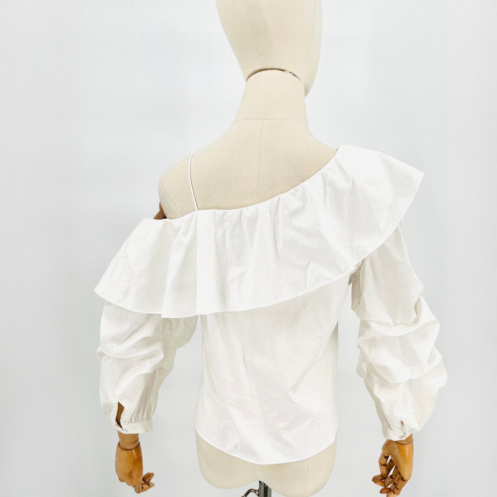 Alice + Olivia White Off-Shoulder Ruffle Statement Blouse Top Size XS / US 0-2 / IT 36-38 - 4 Thumbnail