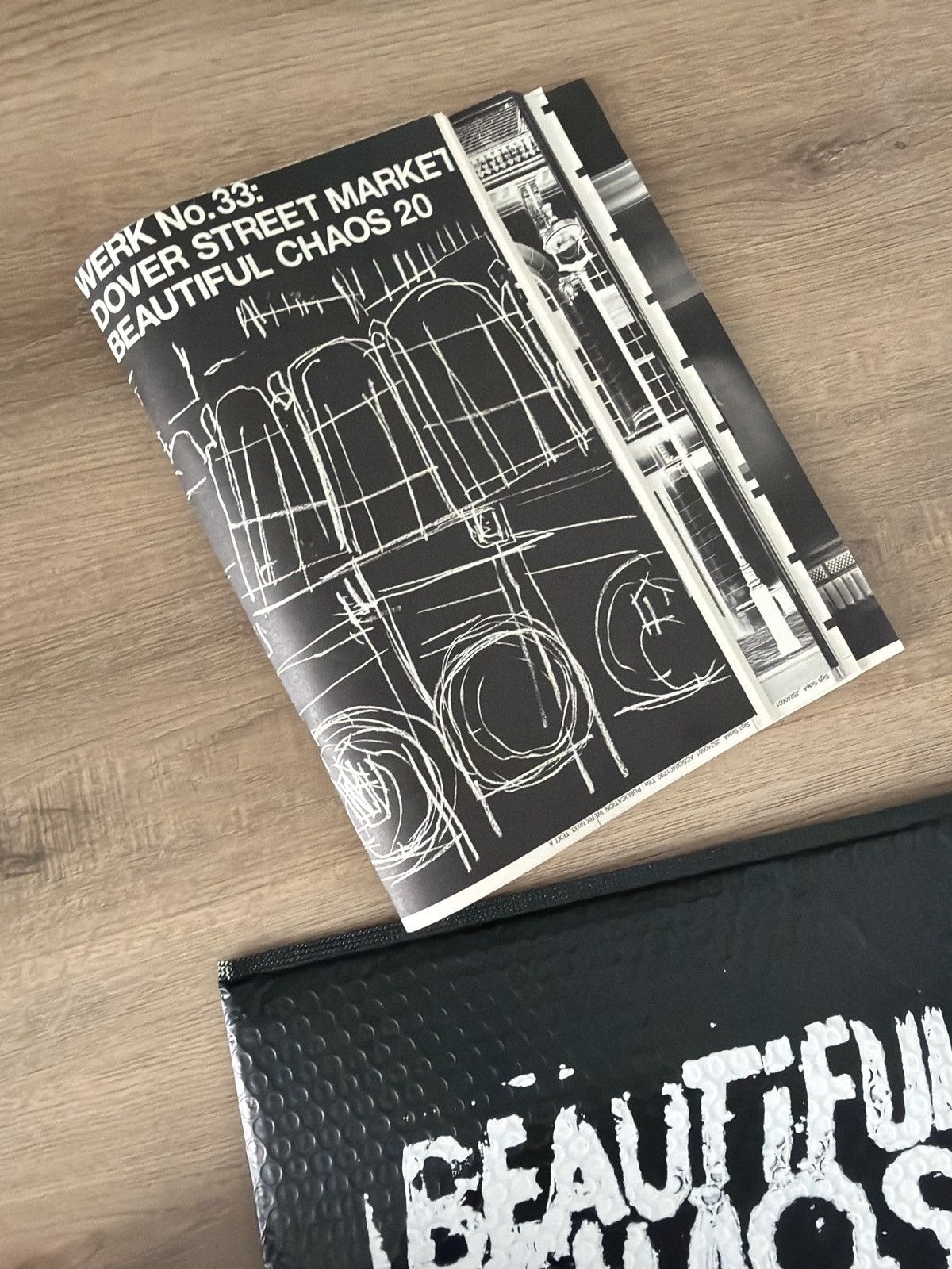 Dover Street Market Dover Street Market “beautiful chaos” magazine book Size ONE SIZE - 2 Thumbnail