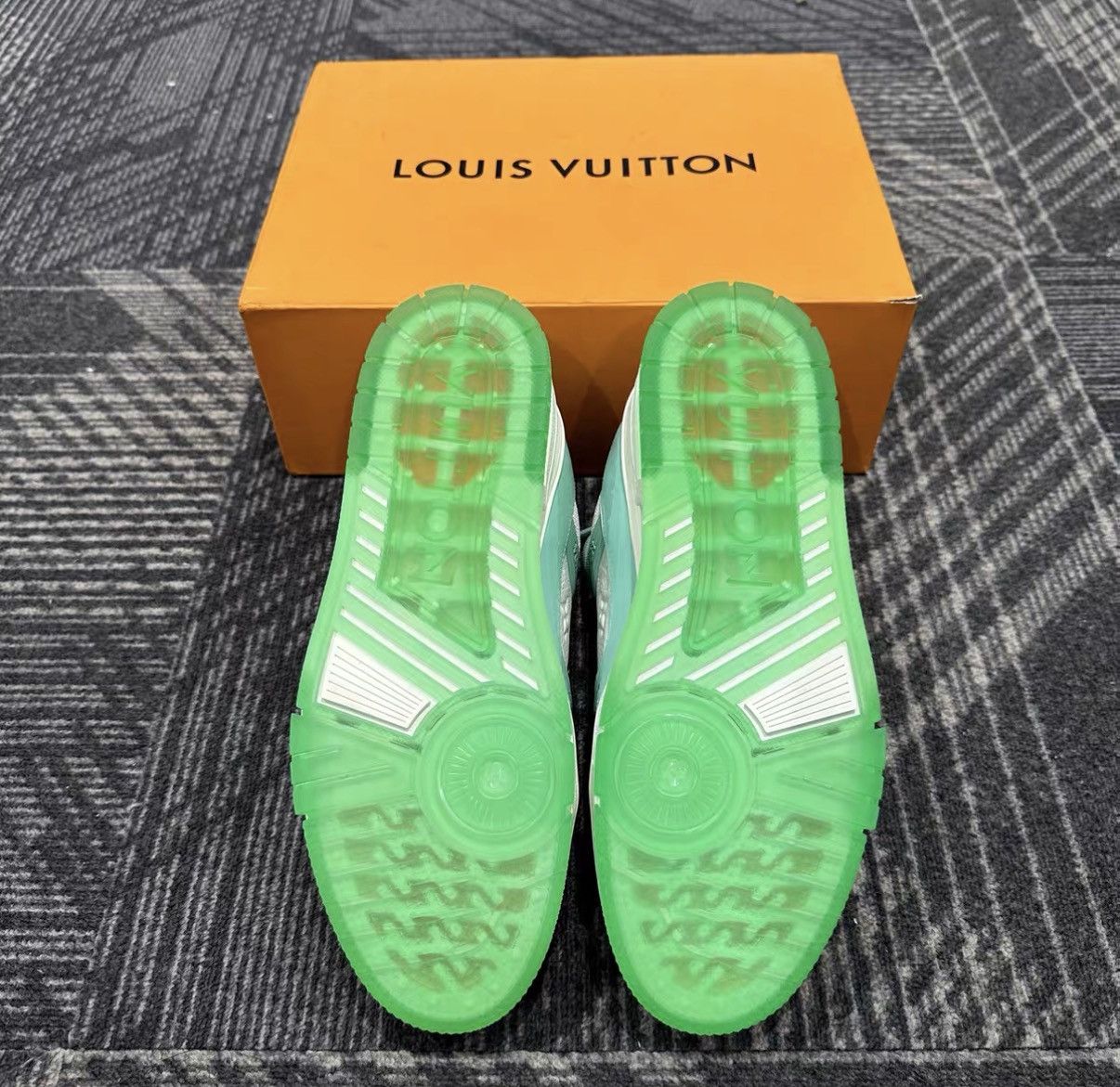 Louis Vuitton Louis Vuitton Trainer Tiffany Green Embossed Sneakers J42 Size US 8.5 / EU 41-42 - 6 Thumbnail
