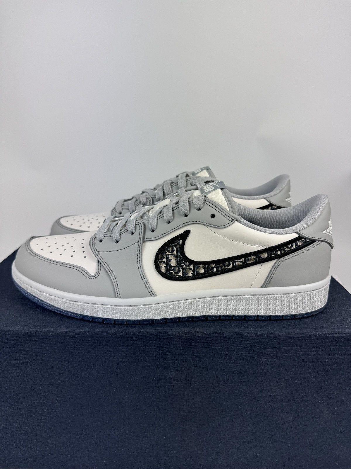 Dior × Jordan Brand AIR DIOR JORDAN SNEAKERS Size US 10.5 / EU 43-44 - 4 Thumbnail