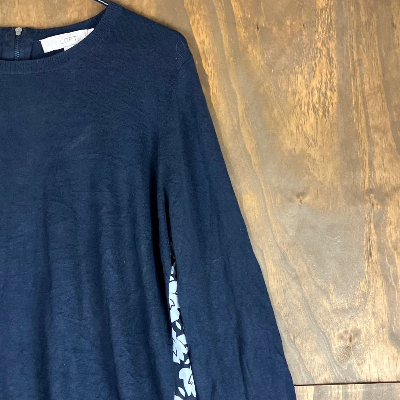 Loft VINTAGE LOFT Ann Taylor Navy White Floral Zip Back Silk Blend Long Sleeve Large Blouse Size L / US 10 / IT 46 - 5 Thumbnail